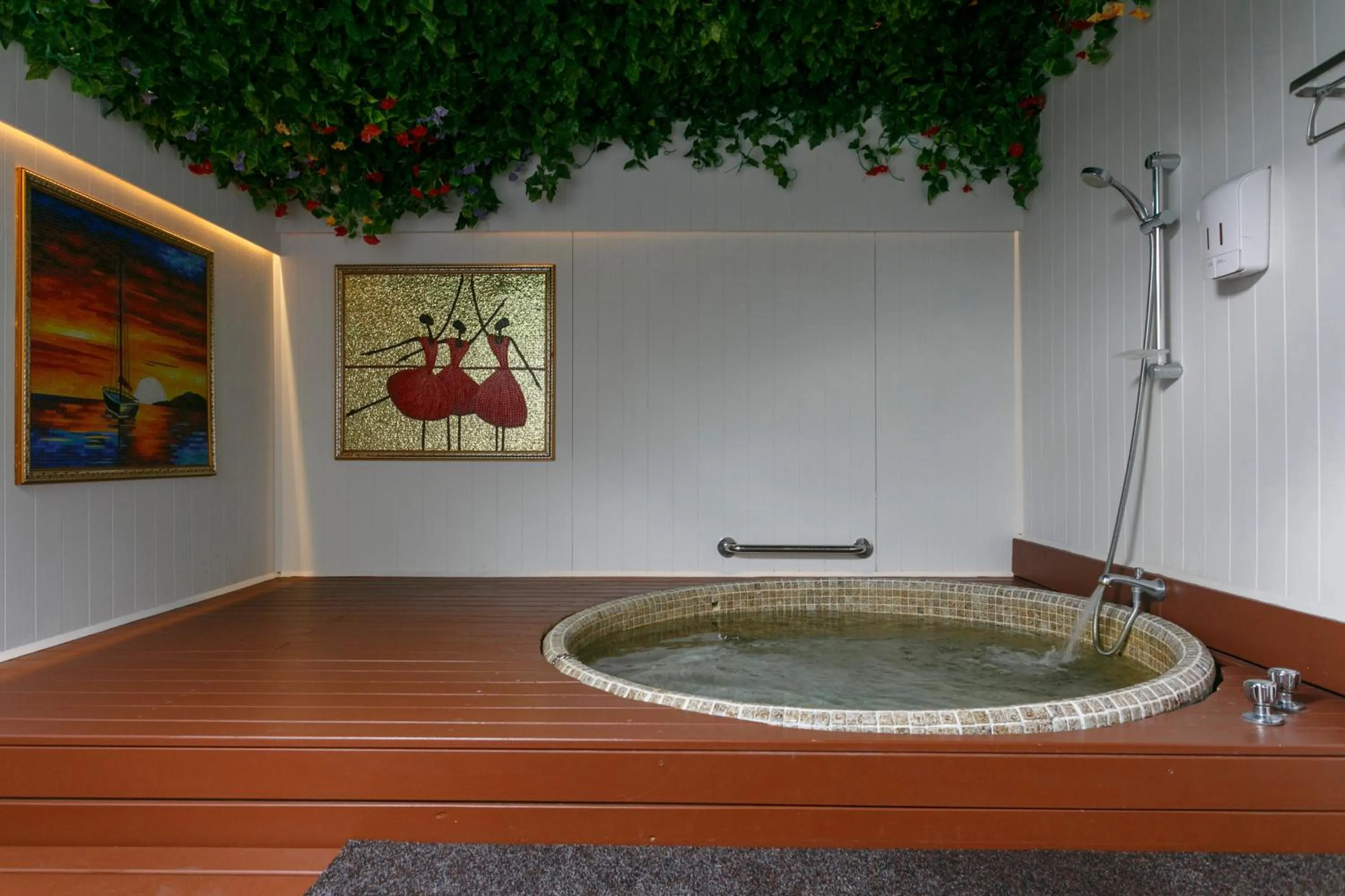 Hot Tub in VU Thermal Lodge