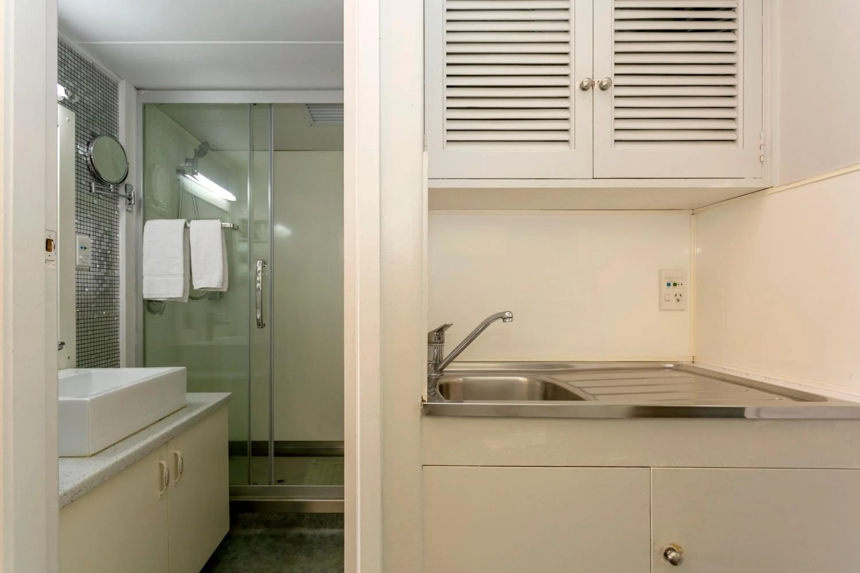 Kitchen/Kitchenette in VU Thermal Lodge