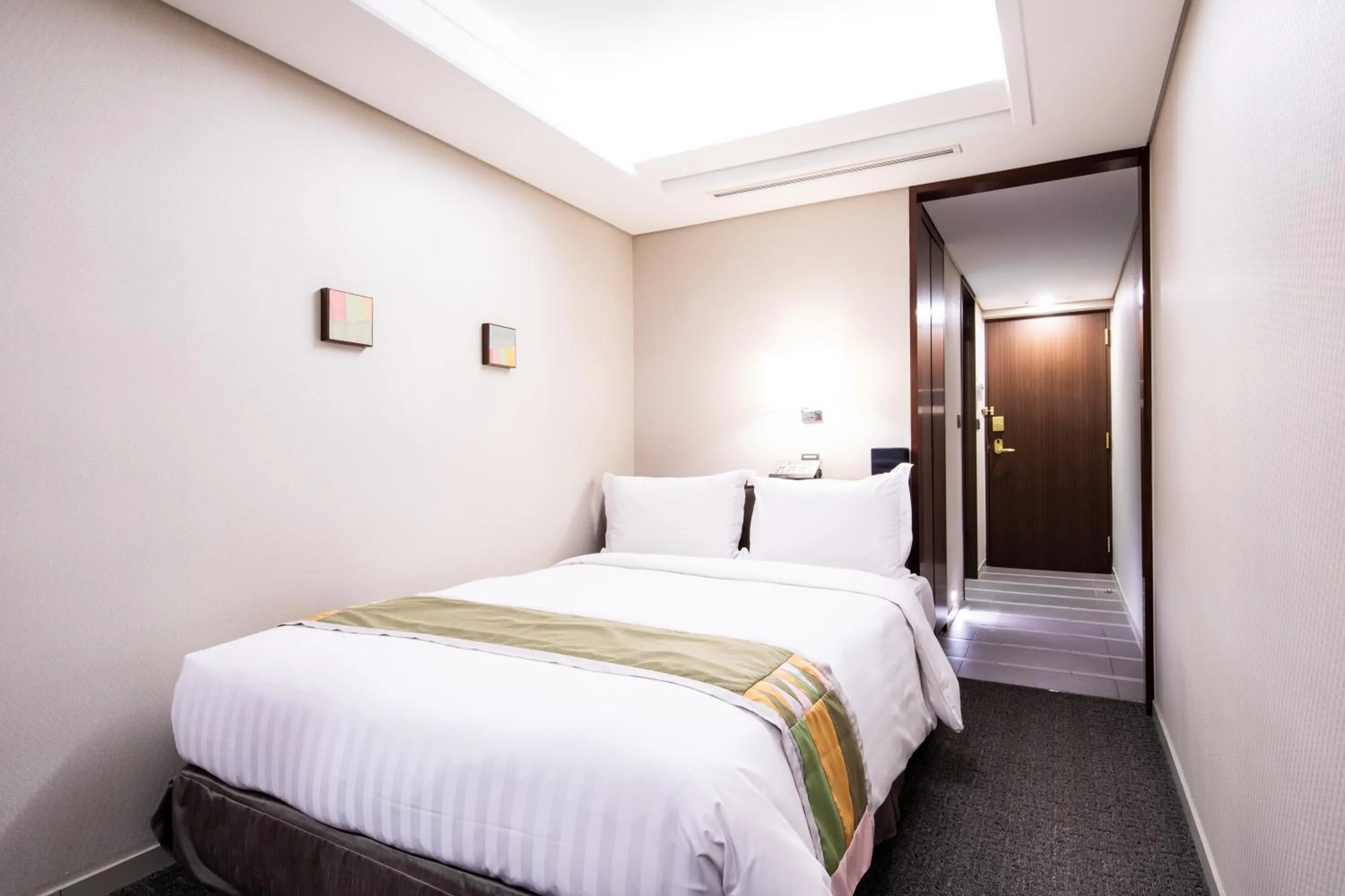 Bed in Seoul Garden Hotel