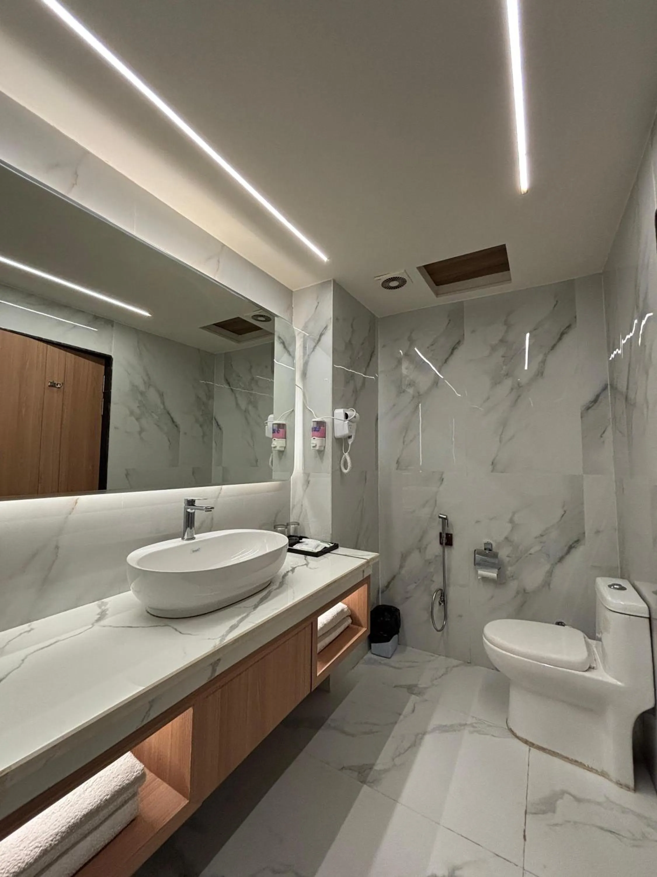 Toilet in Taj Inn Hotel