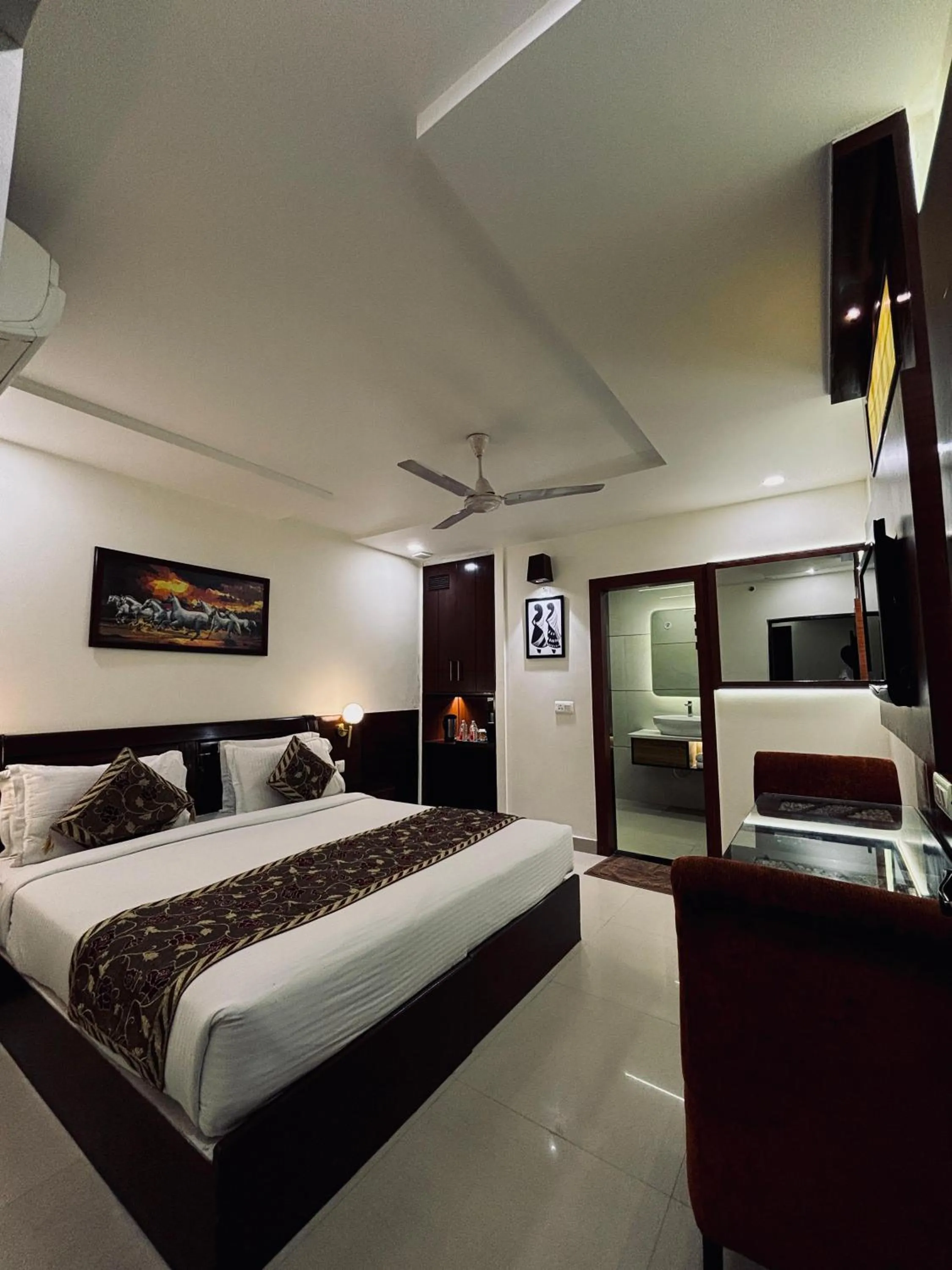 Photo of the whole room, Bed in Taj Inn Hotel