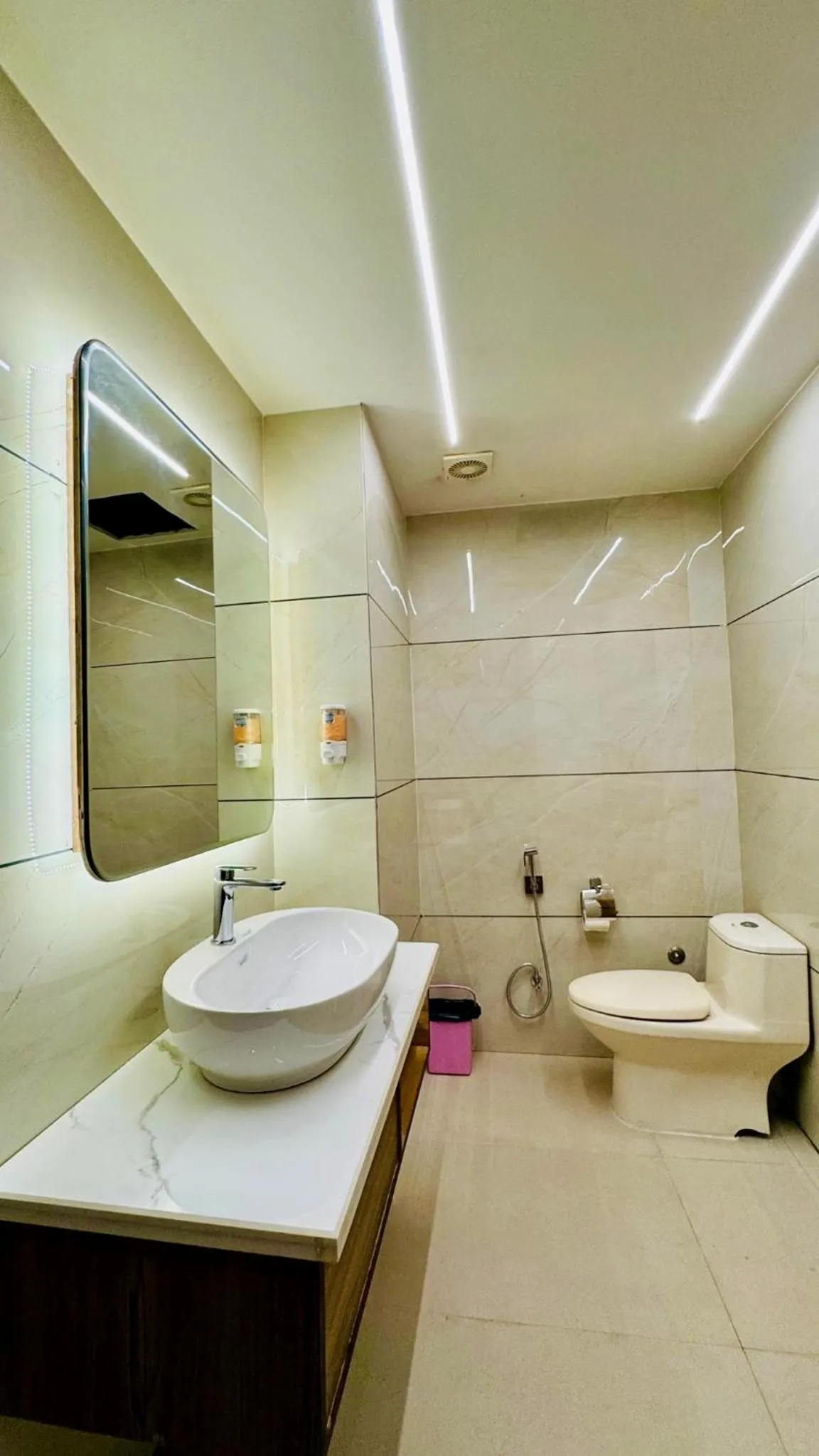 Toilet in Taj Inn Hotel