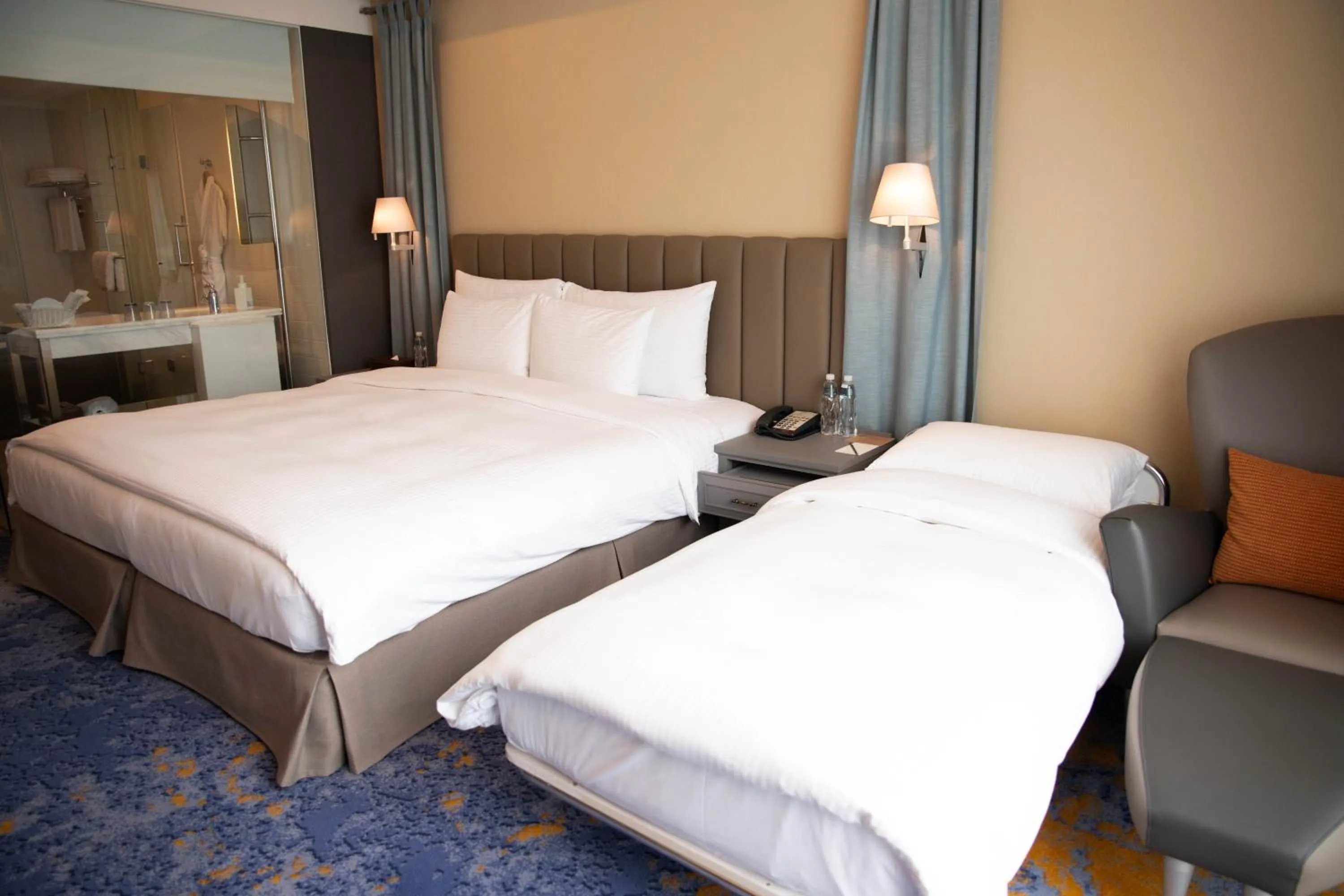 Bed in Grand Victoria Hotel