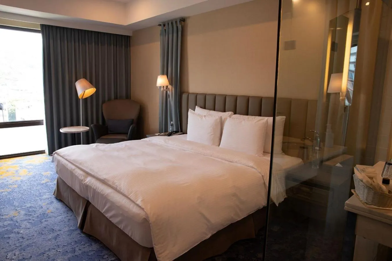 Bedroom, Bed in Grand Victoria Hotel