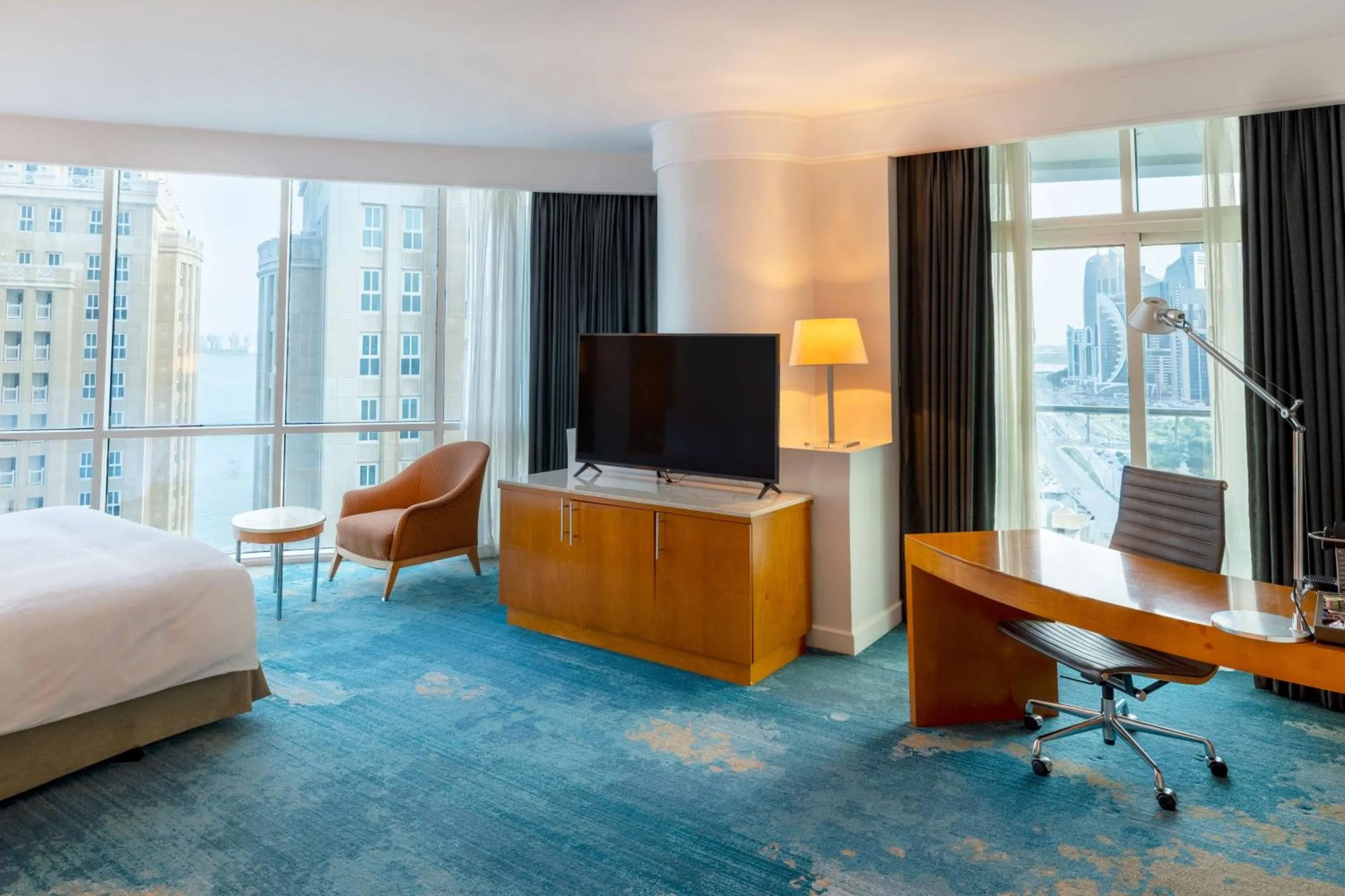 Bedroom, Bed in Hilton Doha