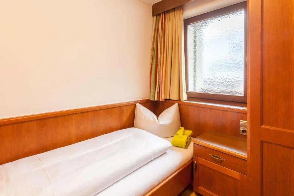 Bed in Hotel Sonnenhof