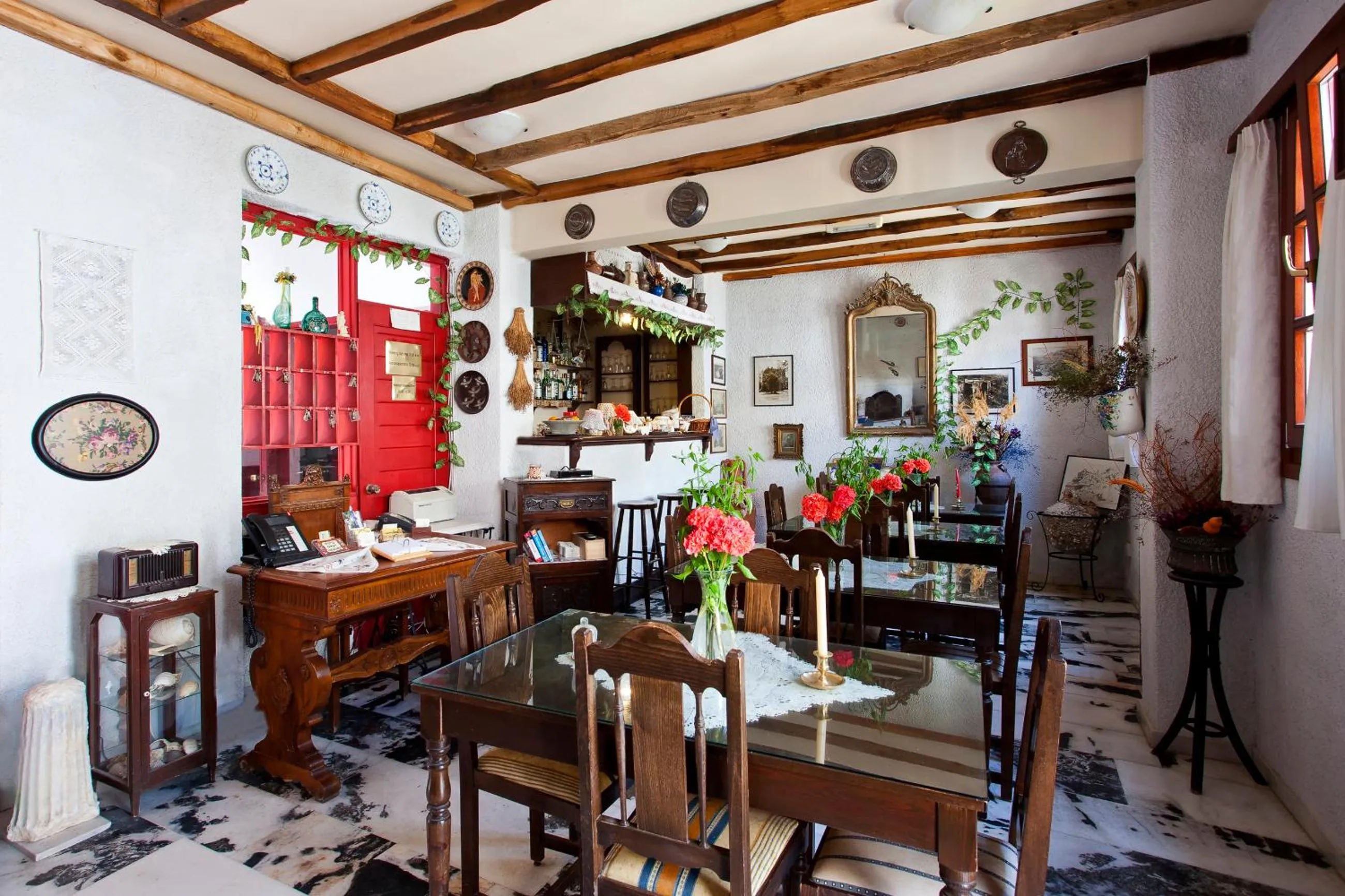 Communal lounge/ TV room in Chateau Zevgoli