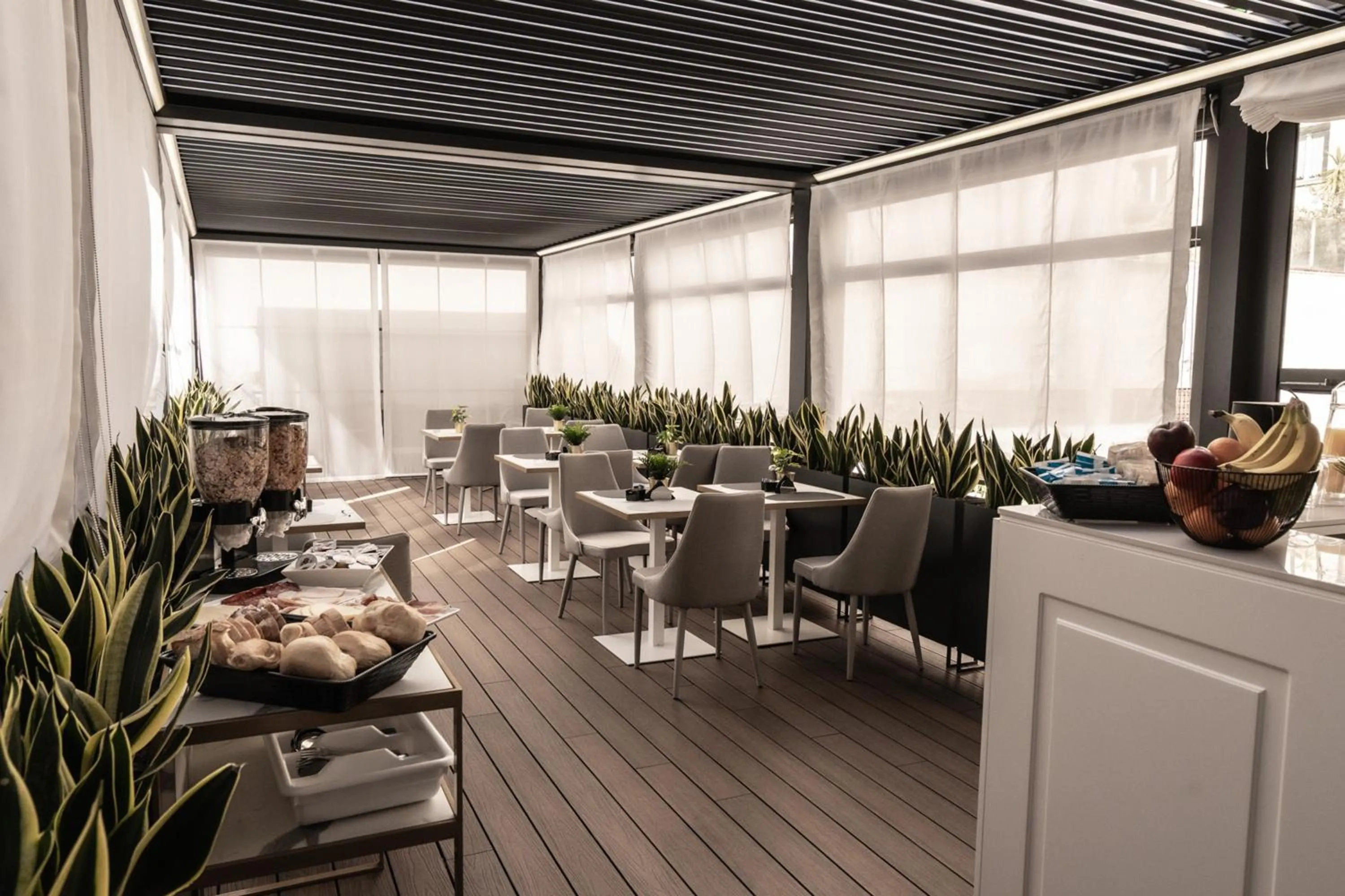 Restaurant/places to eat in Relais Manzoni