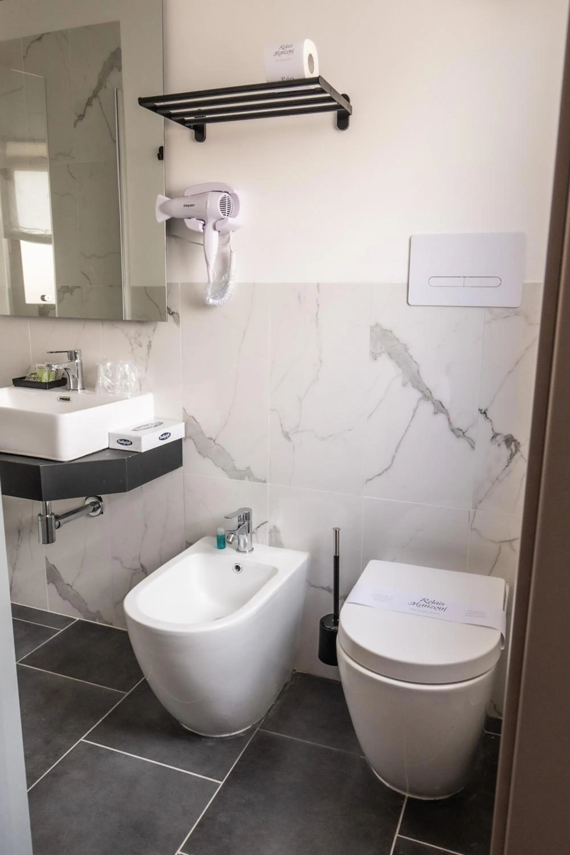 Bathroom in Relais Manzoni