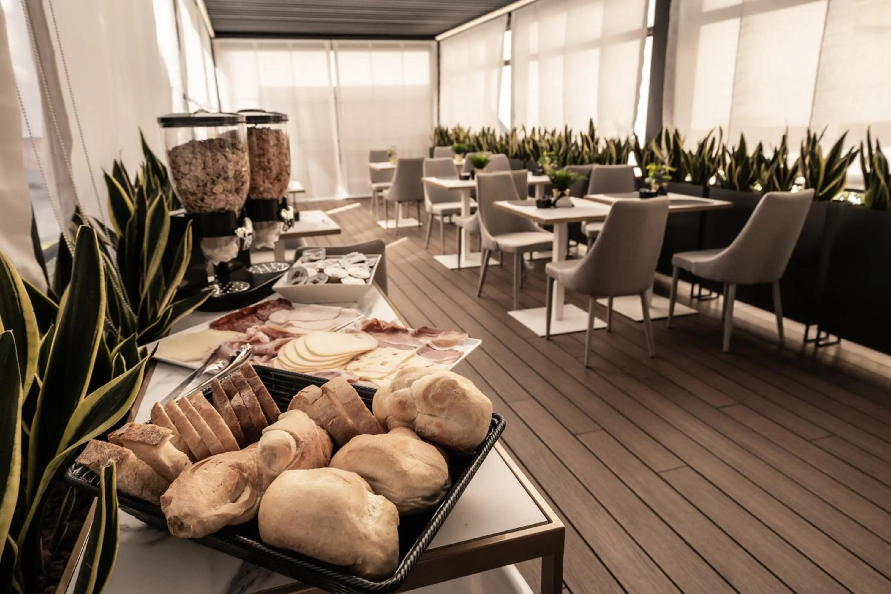 Restaurant/places to eat in Relais Manzoni