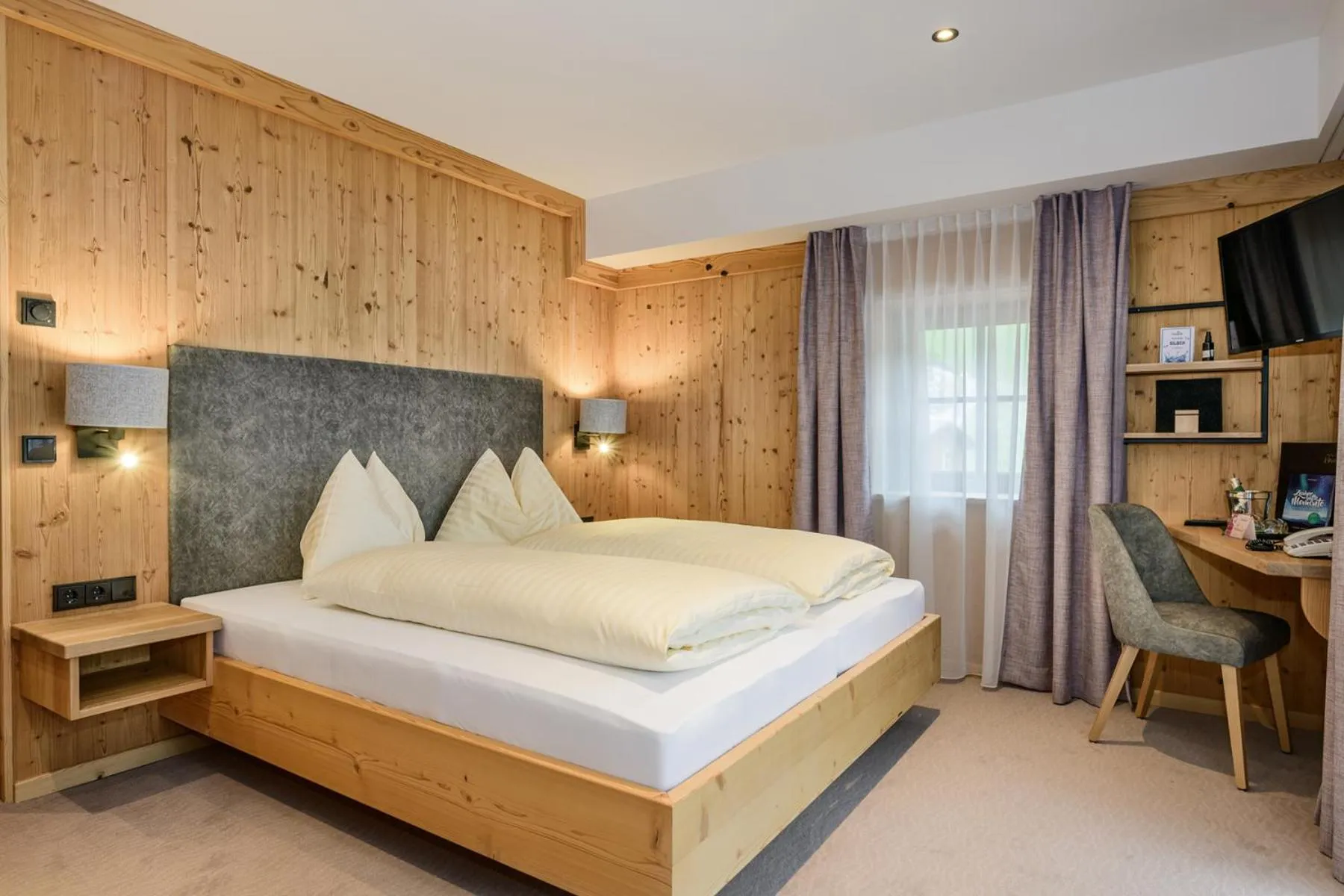 Bed in Berghotel Hauserbauer