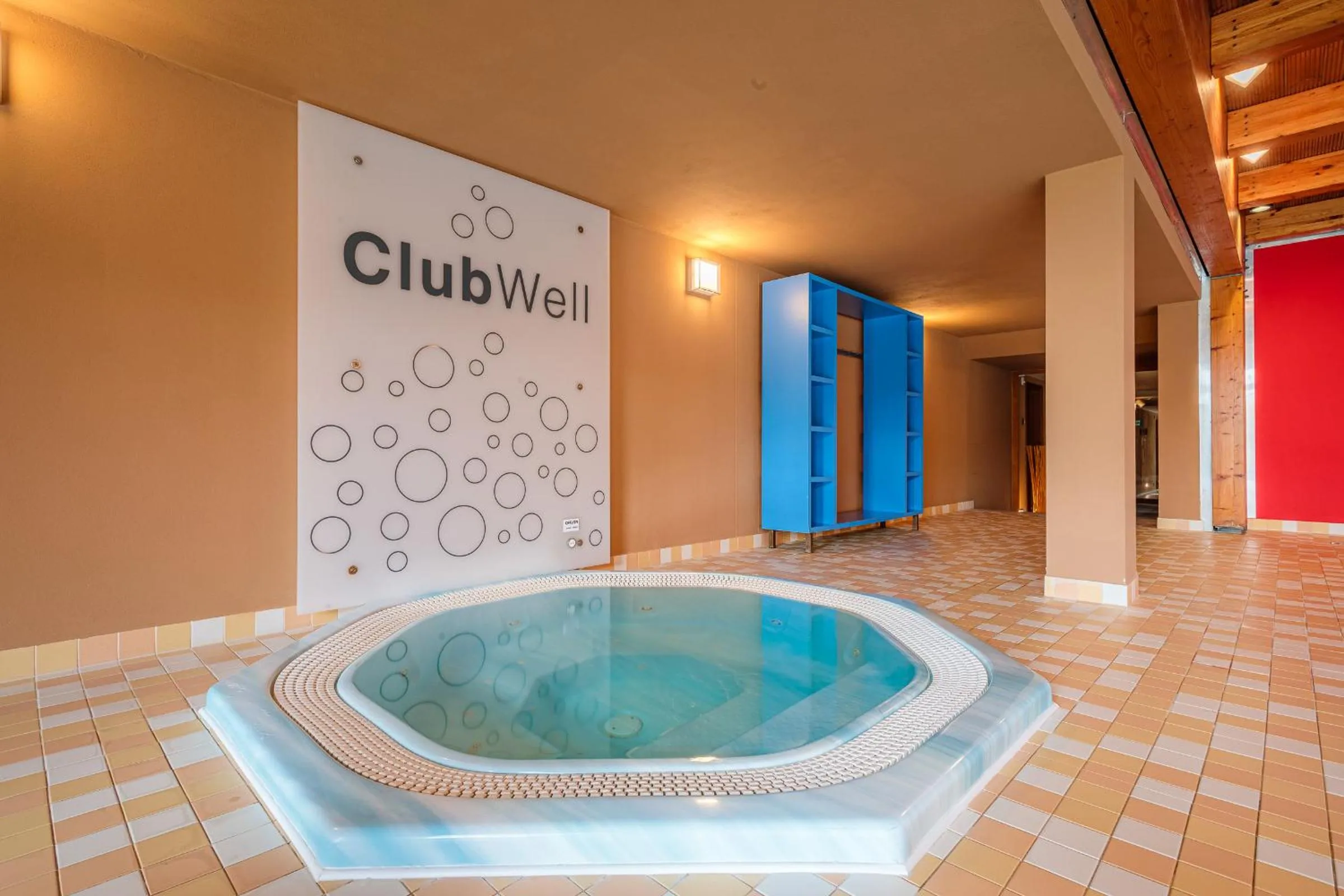 Hot Tub in Park Holiday Congress & Wellness Hotel