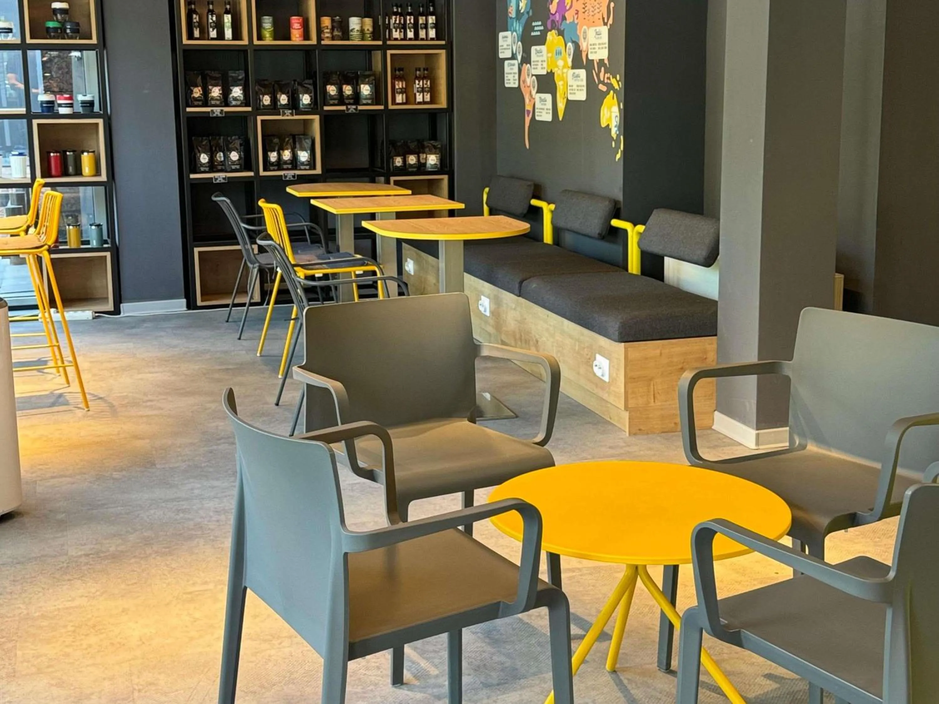 Lounge or bar in Bucharest Unirii Square - Handwritten Collection