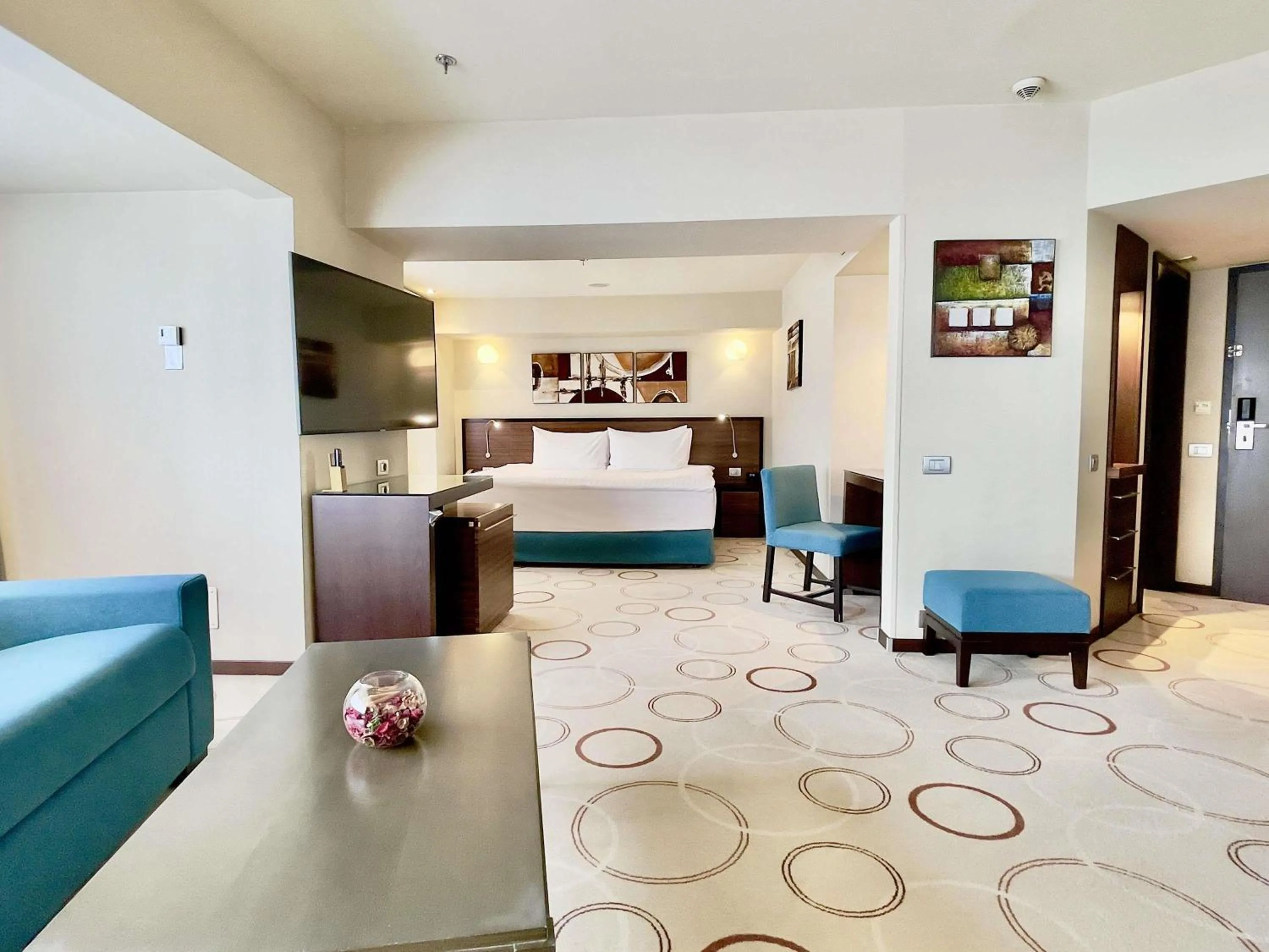 Photo of the whole room, Bed in Bucharest Unirii Square - Handwritten Collection