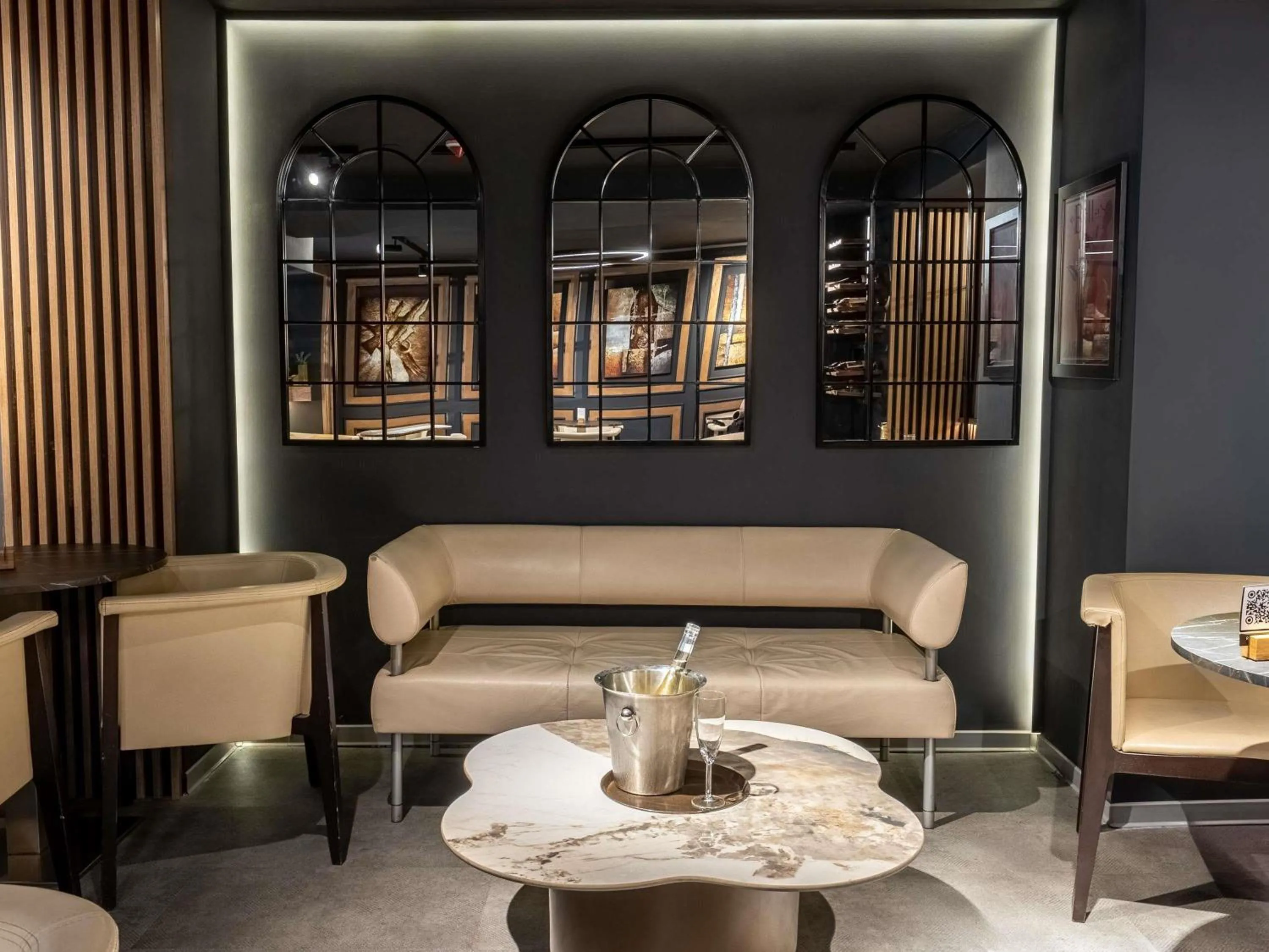 Lounge or bar in Bucharest Unirii Square - Handwritten Collection