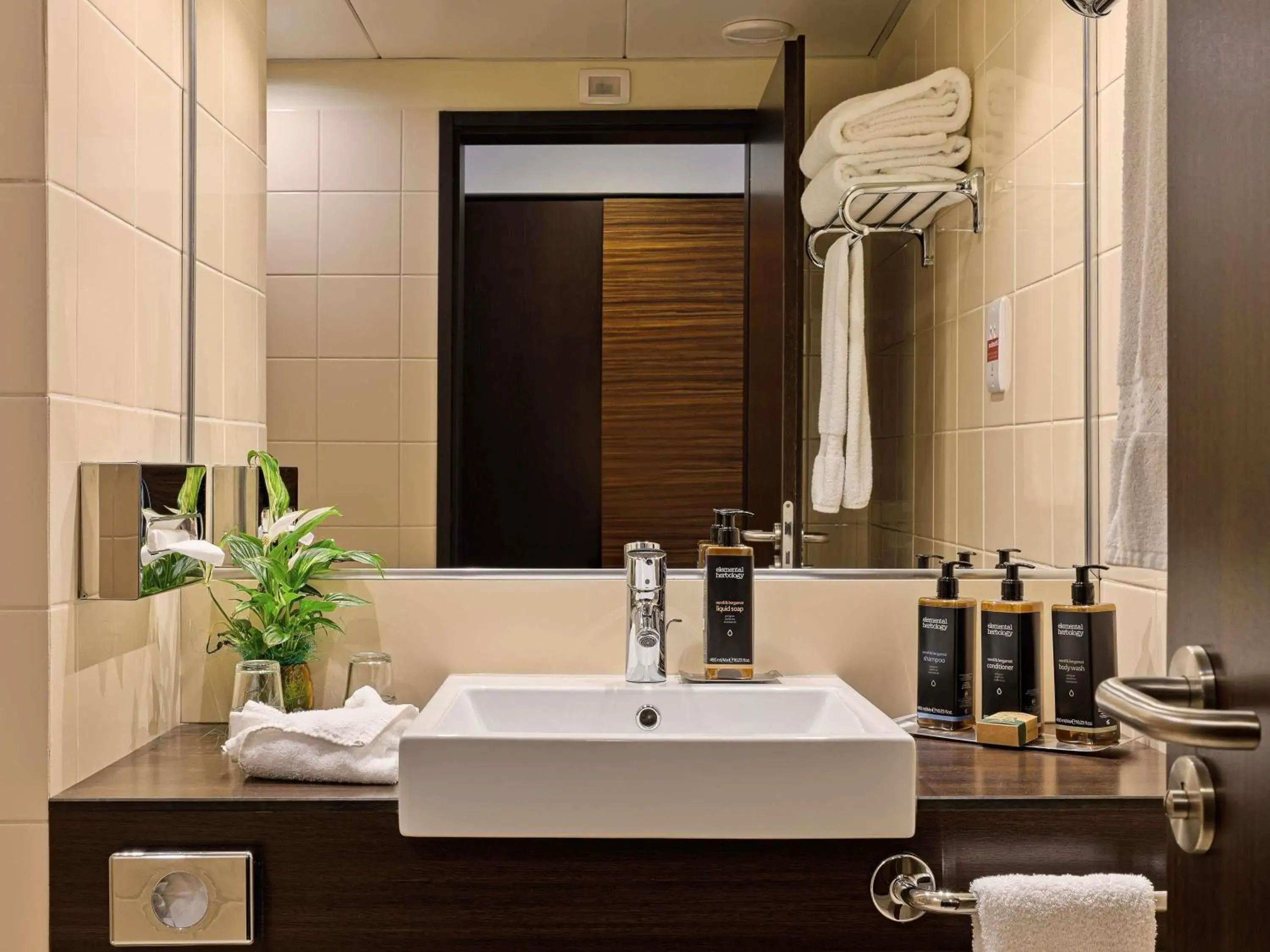 Standard Twin Room in Bucharest Unirii Square - Handwritten Collection Standard Twin Room in Bucharest Unirii Square - Handwritten Collection