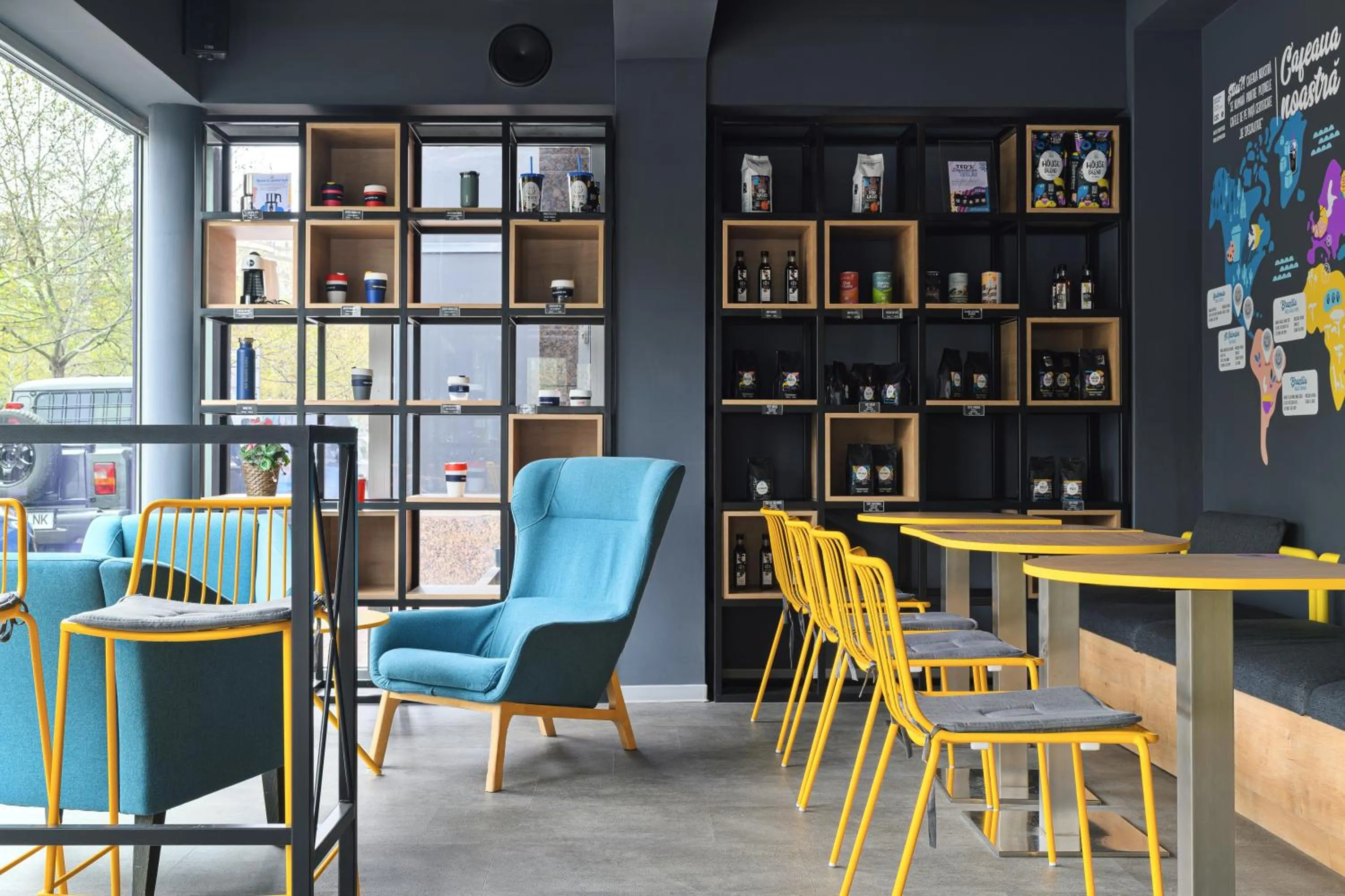Coffee/tea facilities in Bucharest Unirii Square - Handwritten Collection