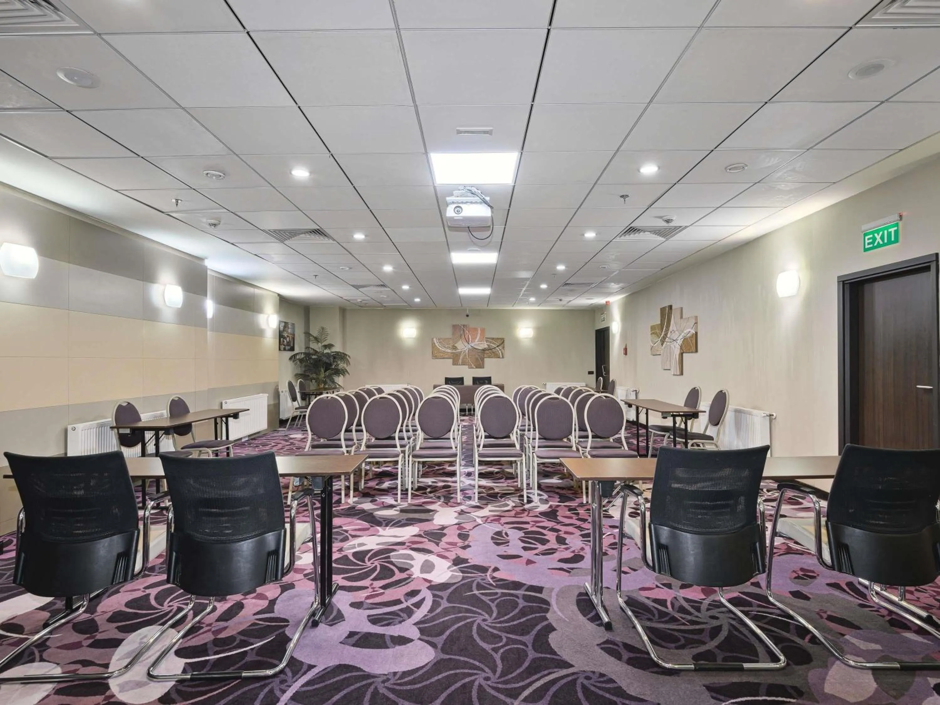 Meeting/conference room in Bucharest Unirii Square - Handwritten Collection