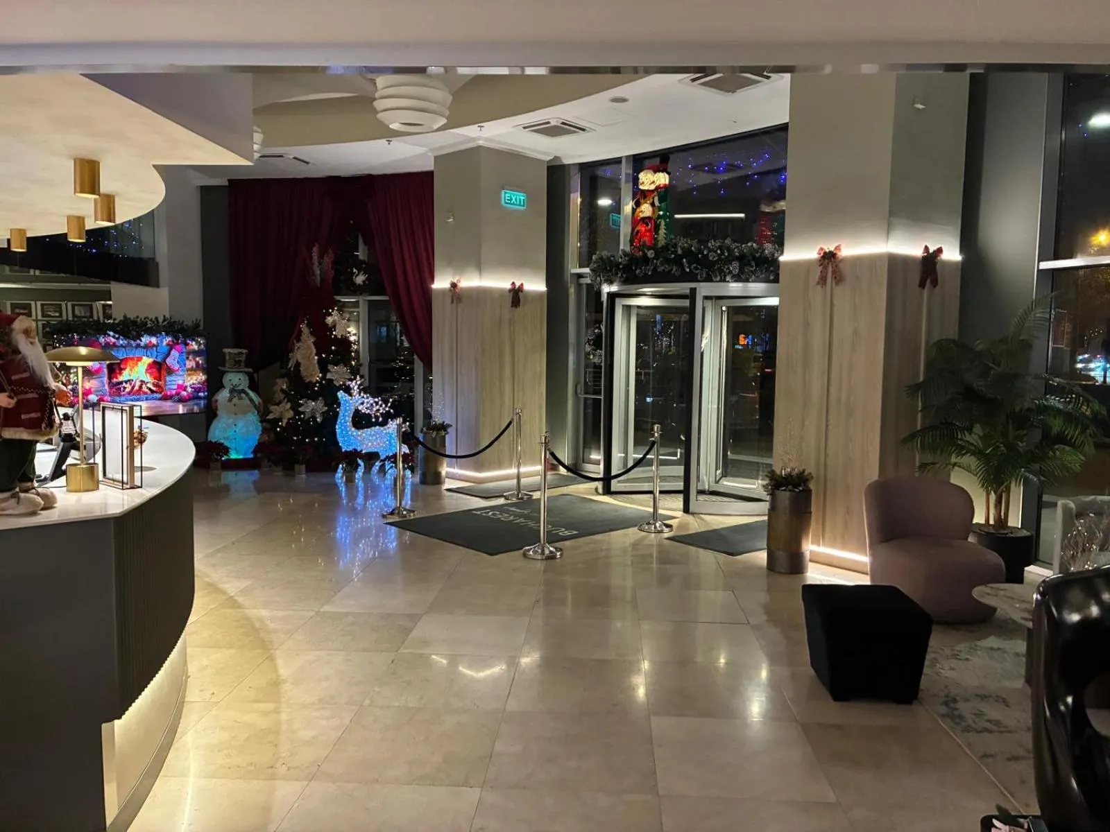 Lobby or reception in Bucharest Unirii Square - Handwritten Collection