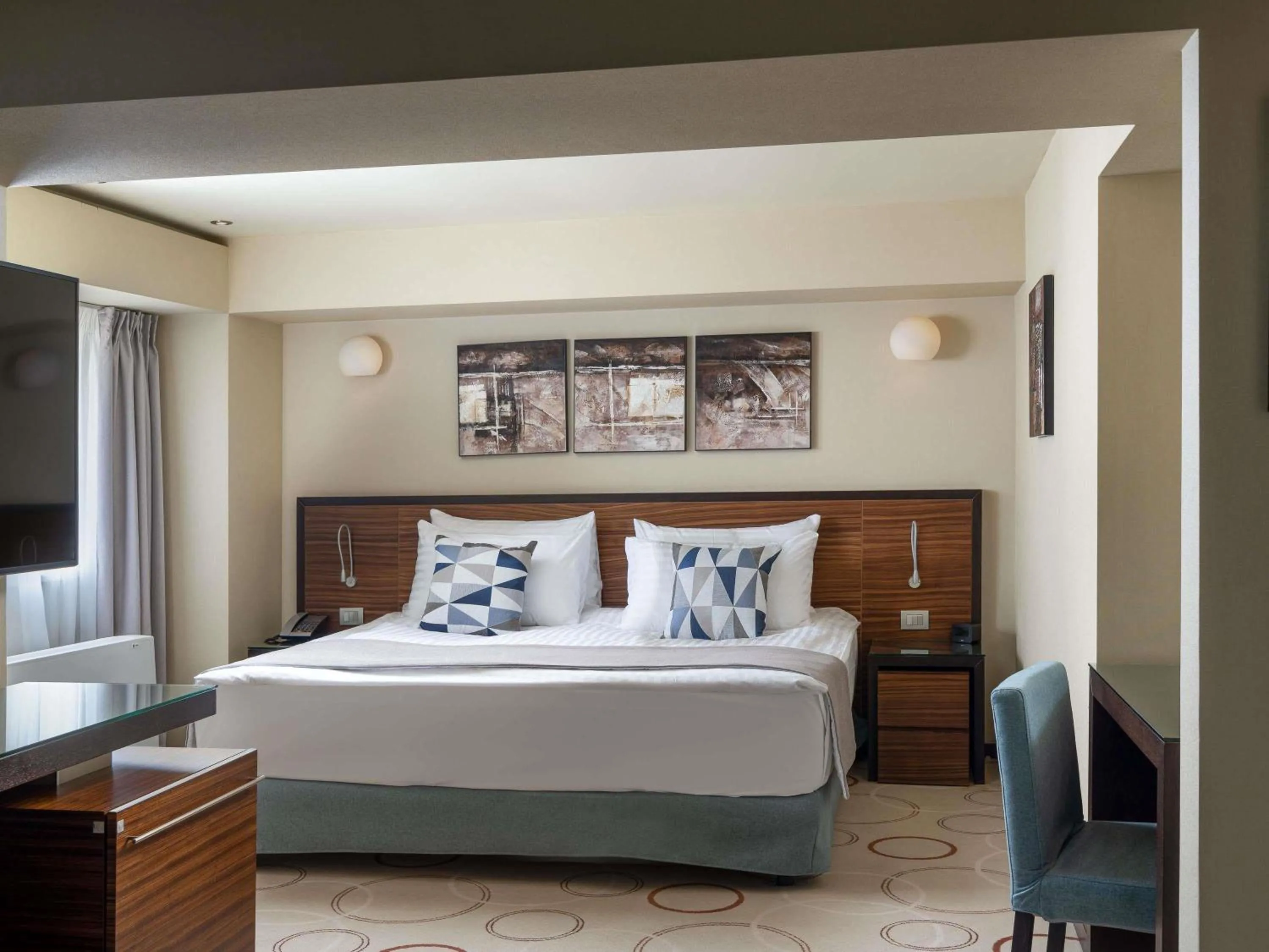 Bedroom, Bed in Bucharest Unirii Square - Handwritten Collection