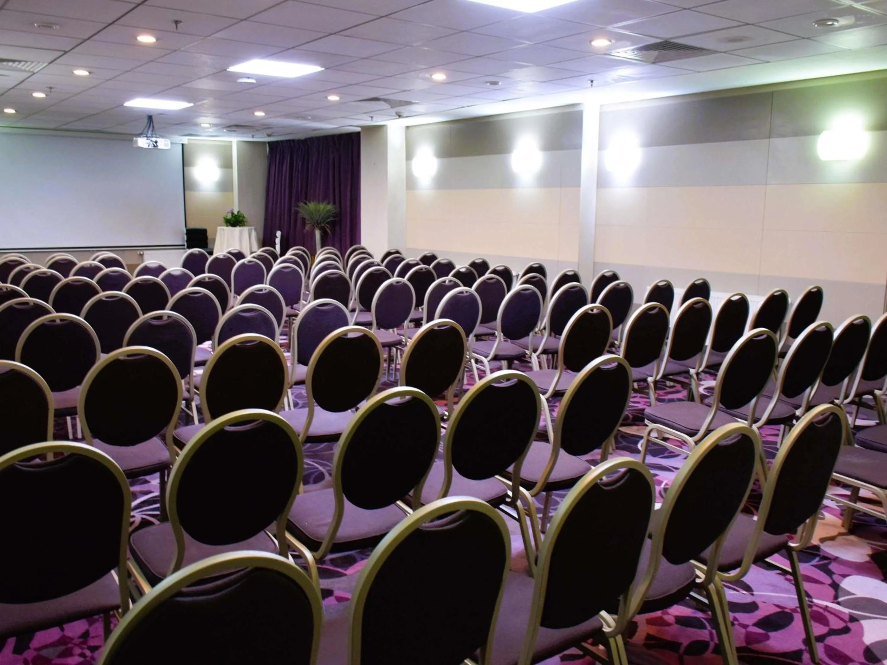 Meeting/conference room in Bucharest Unirii Square - Handwritten Collection