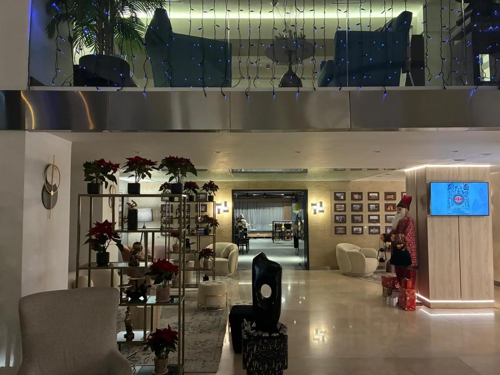 Lobby or reception in Bucharest Unirii Square - Handwritten Collection