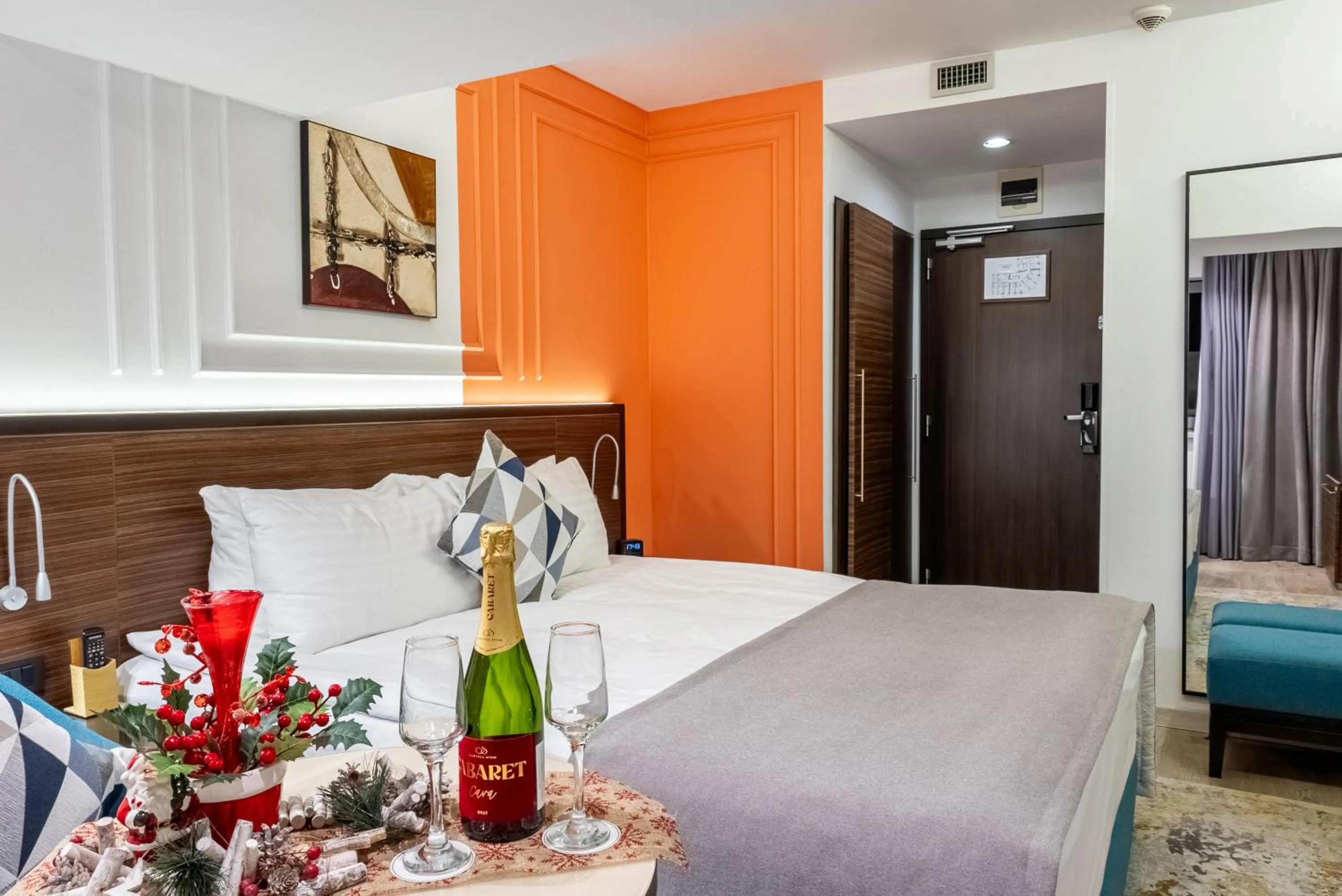 Decorative detail, Bed in Bucharest Unirii Square - Handwritten Collection