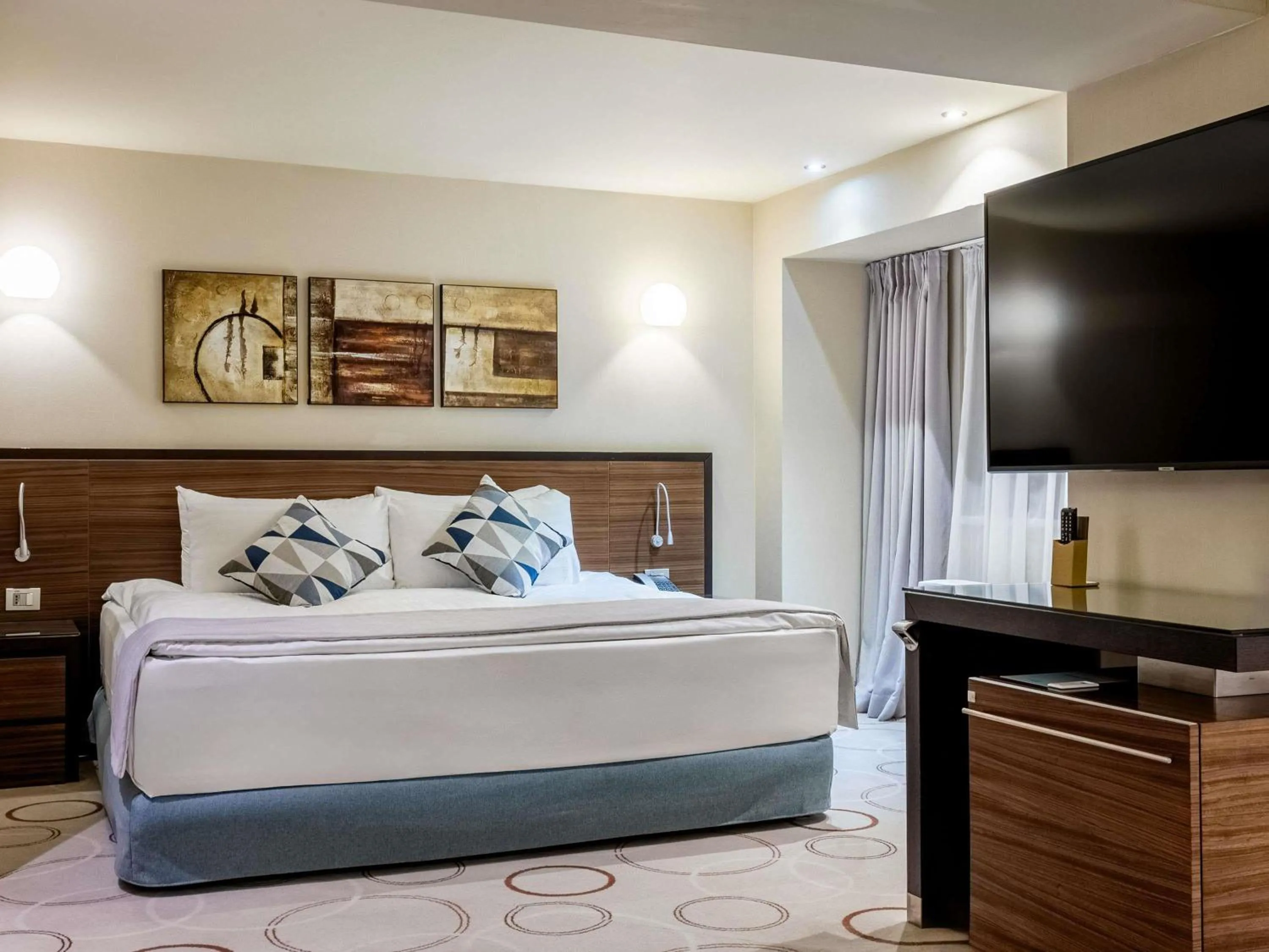 Bedroom, Bed in Bucharest Unirii Square - Handwritten Collection