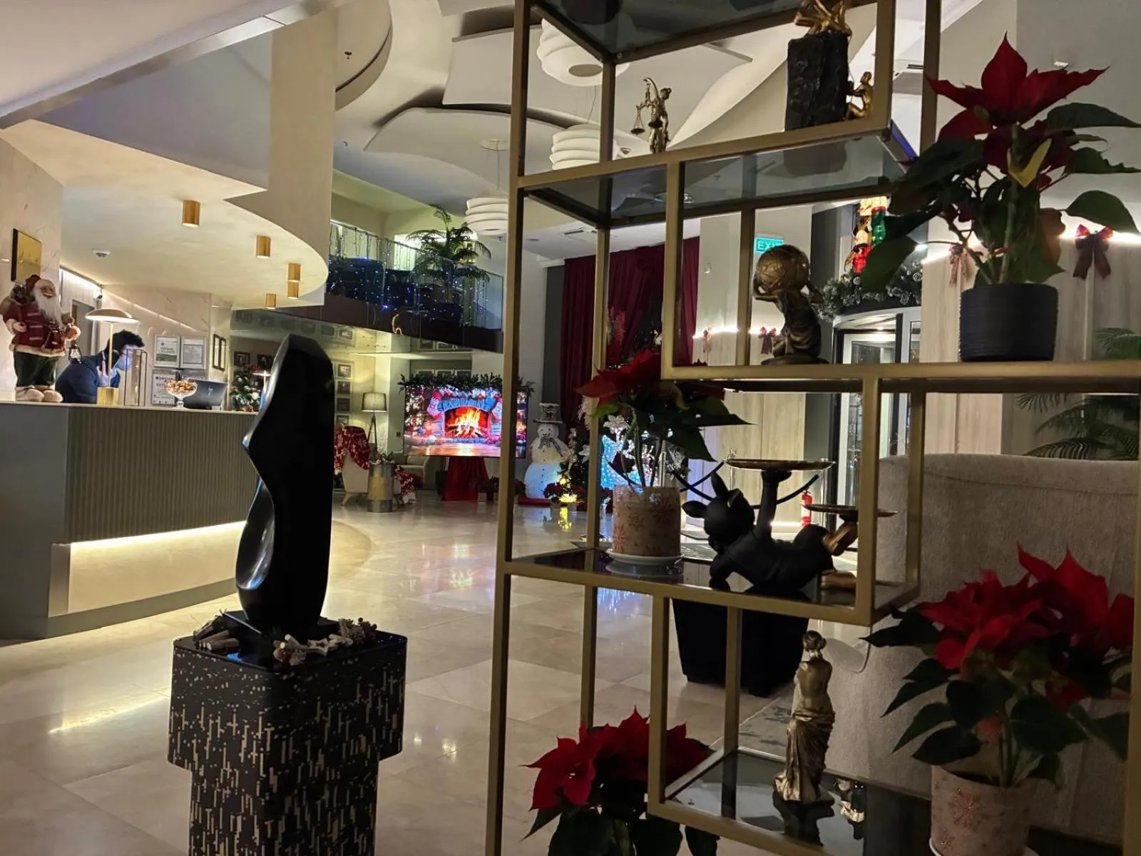 Restaurant/places to eat in Bucharest Unirii Square - Handwritten Collection