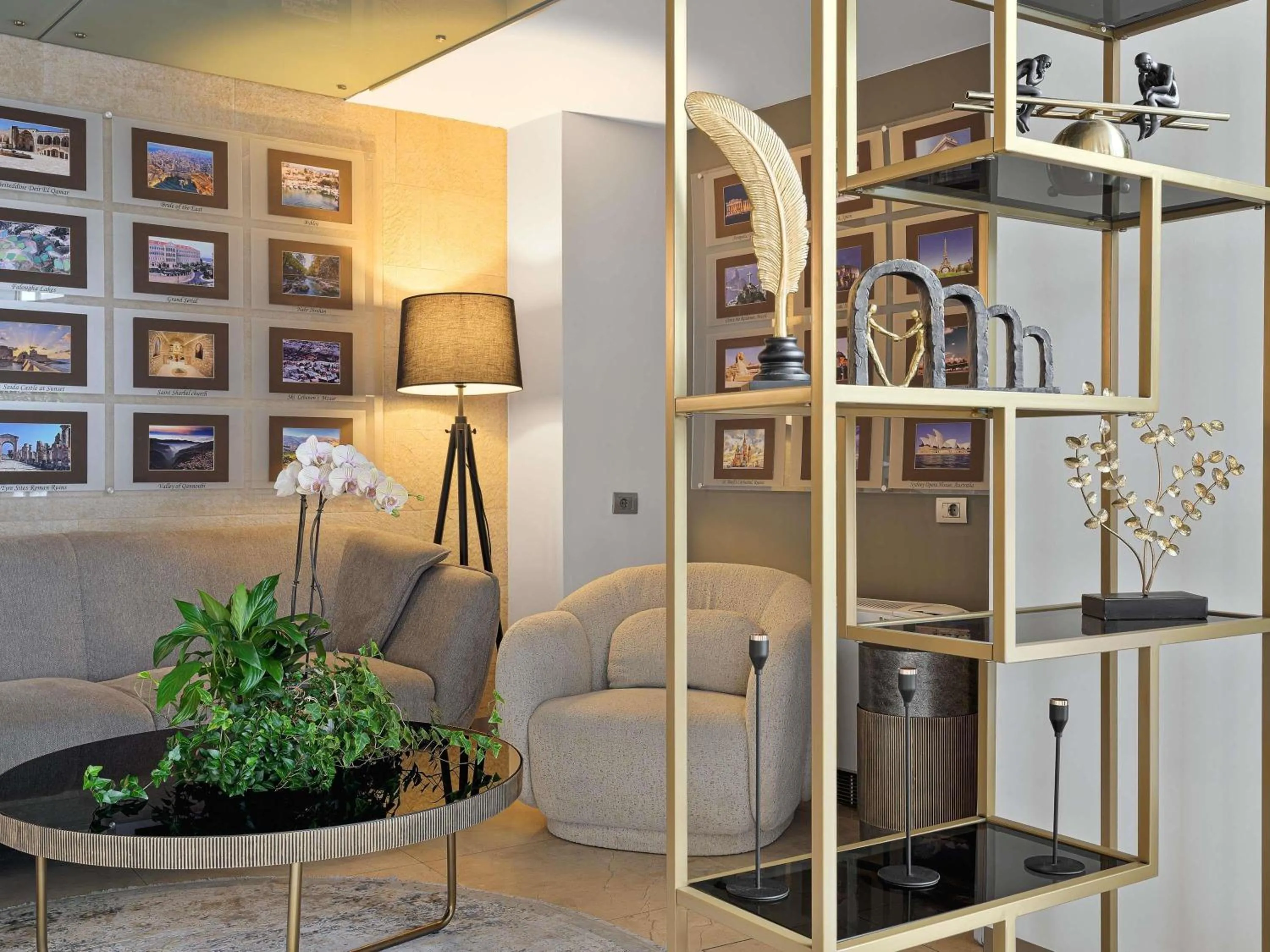 Property building in Bucharest Unirii Square - Handwritten Collection