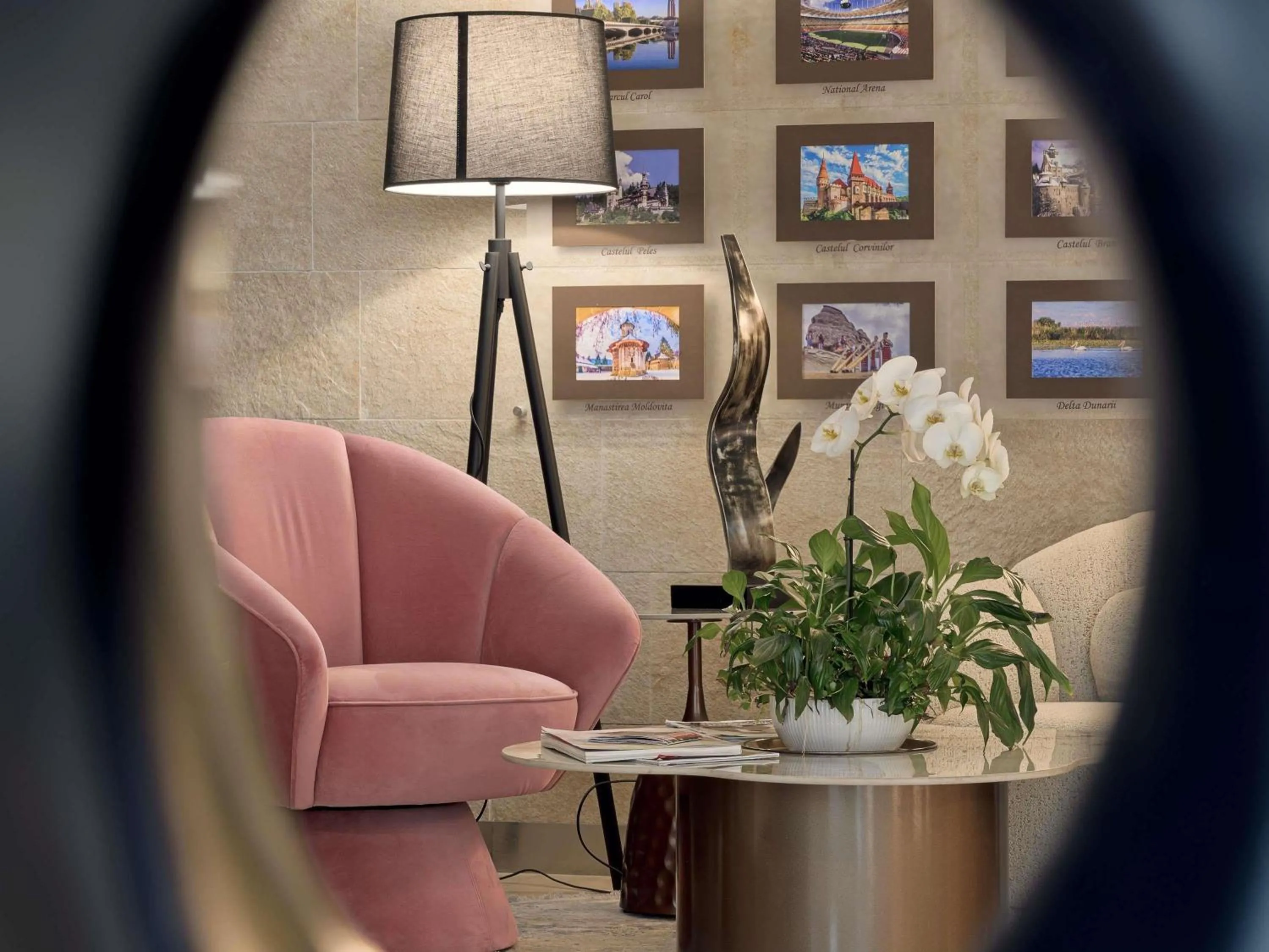 Property building in Bucharest Unirii Square - Handwritten Collection