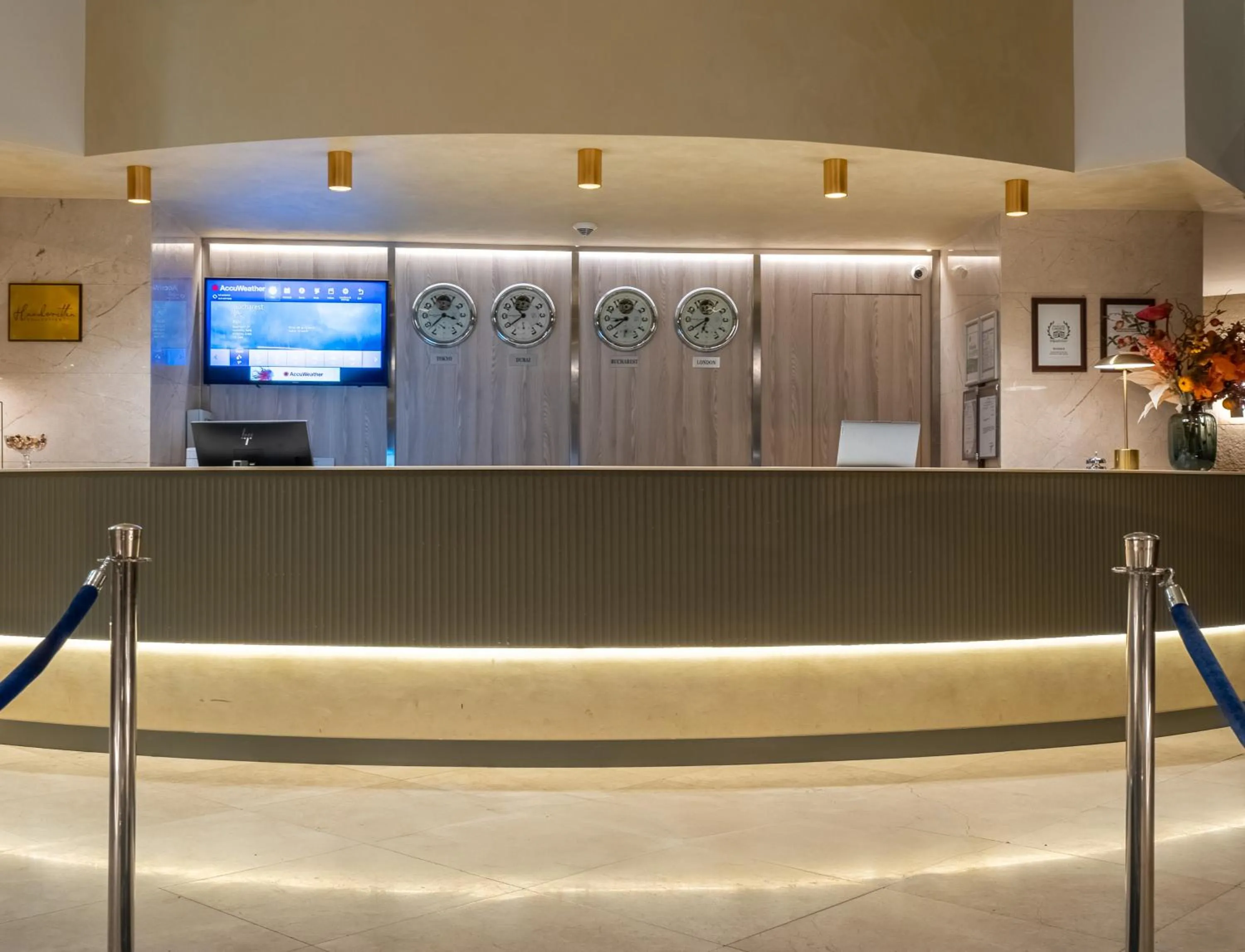 Lobby or reception in Bucharest Unirii Square - Handwritten Collection