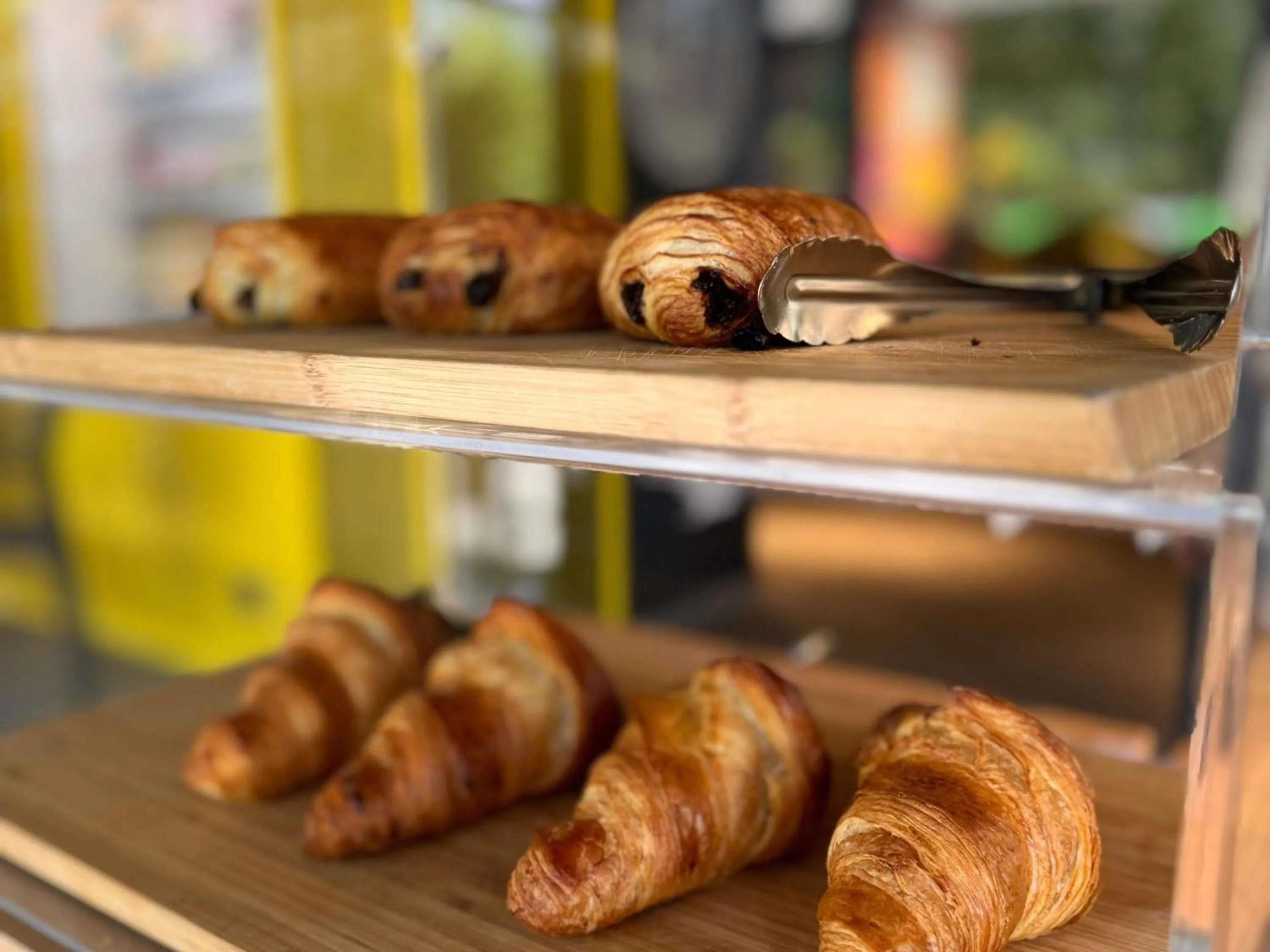 Breakfast in Bucharest Unirii Square - Handwritten Collection