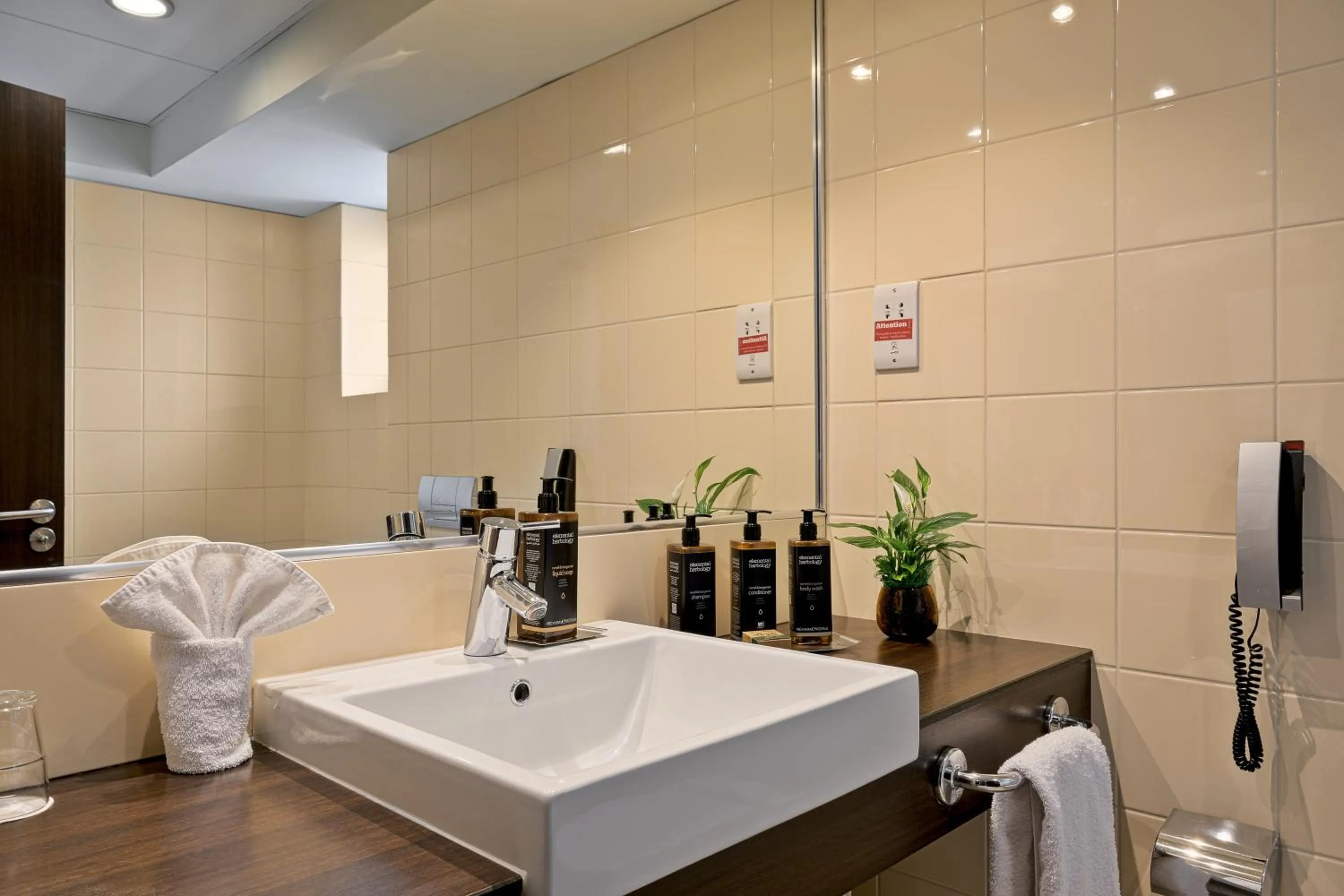 Bathroom in Bucharest Unirii Square - Handwritten Collection