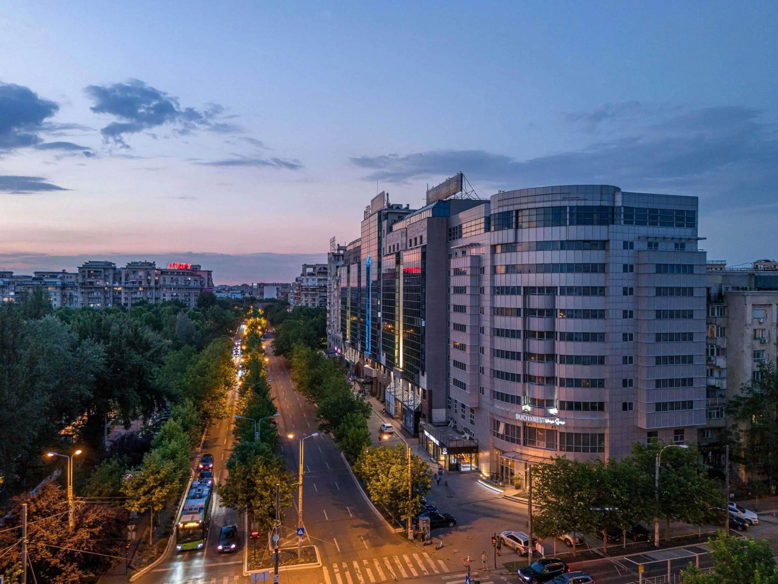 Property building in Bucharest Unirii Square - Handwritten Collection