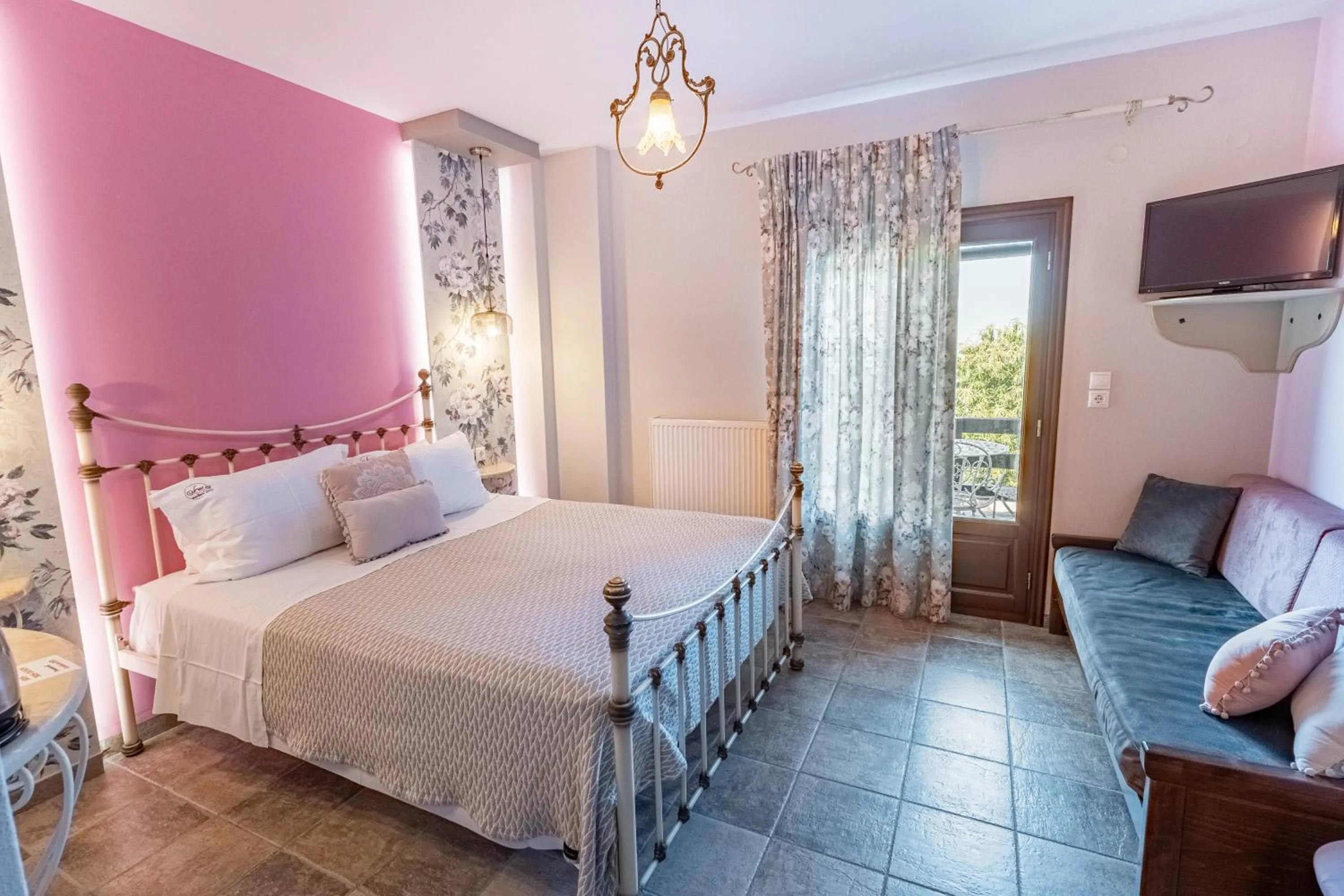 Photo of the whole room, Bed in Guesthouse Iris