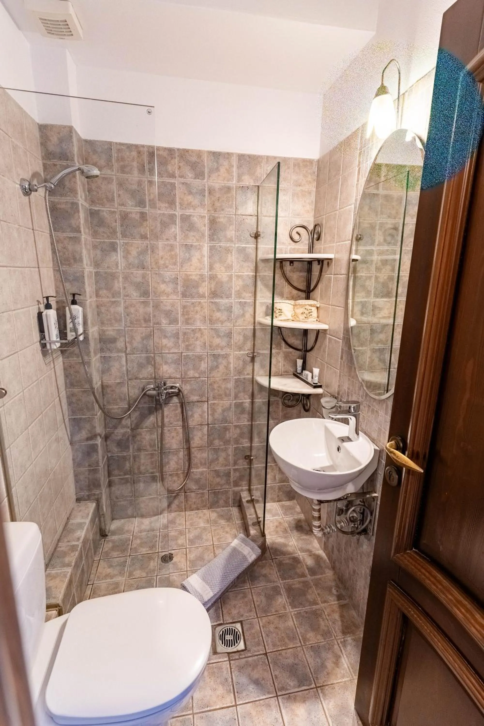 Shower in Guesthouse Iris