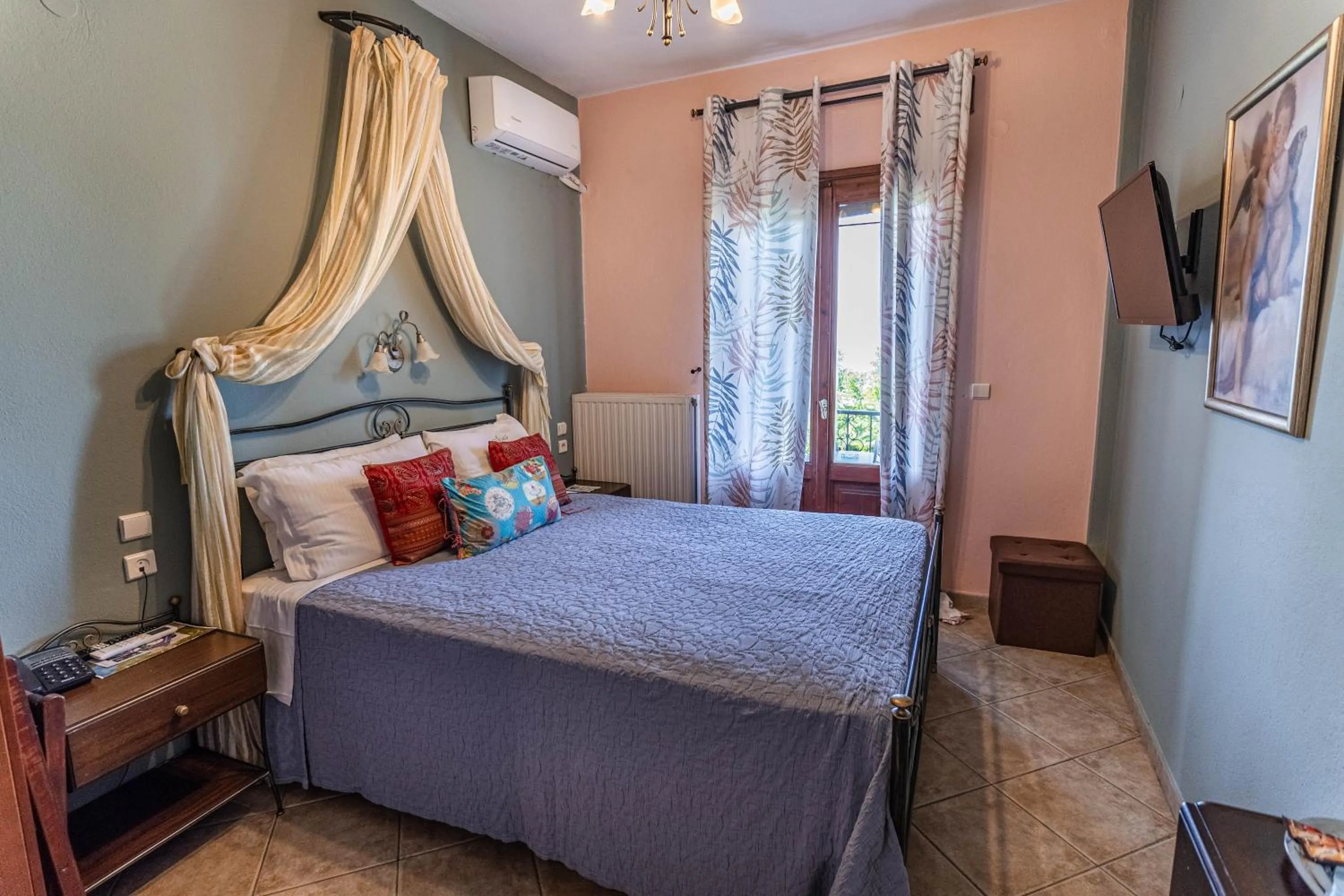 Photo of the whole room, Bed in Guesthouse Iris
