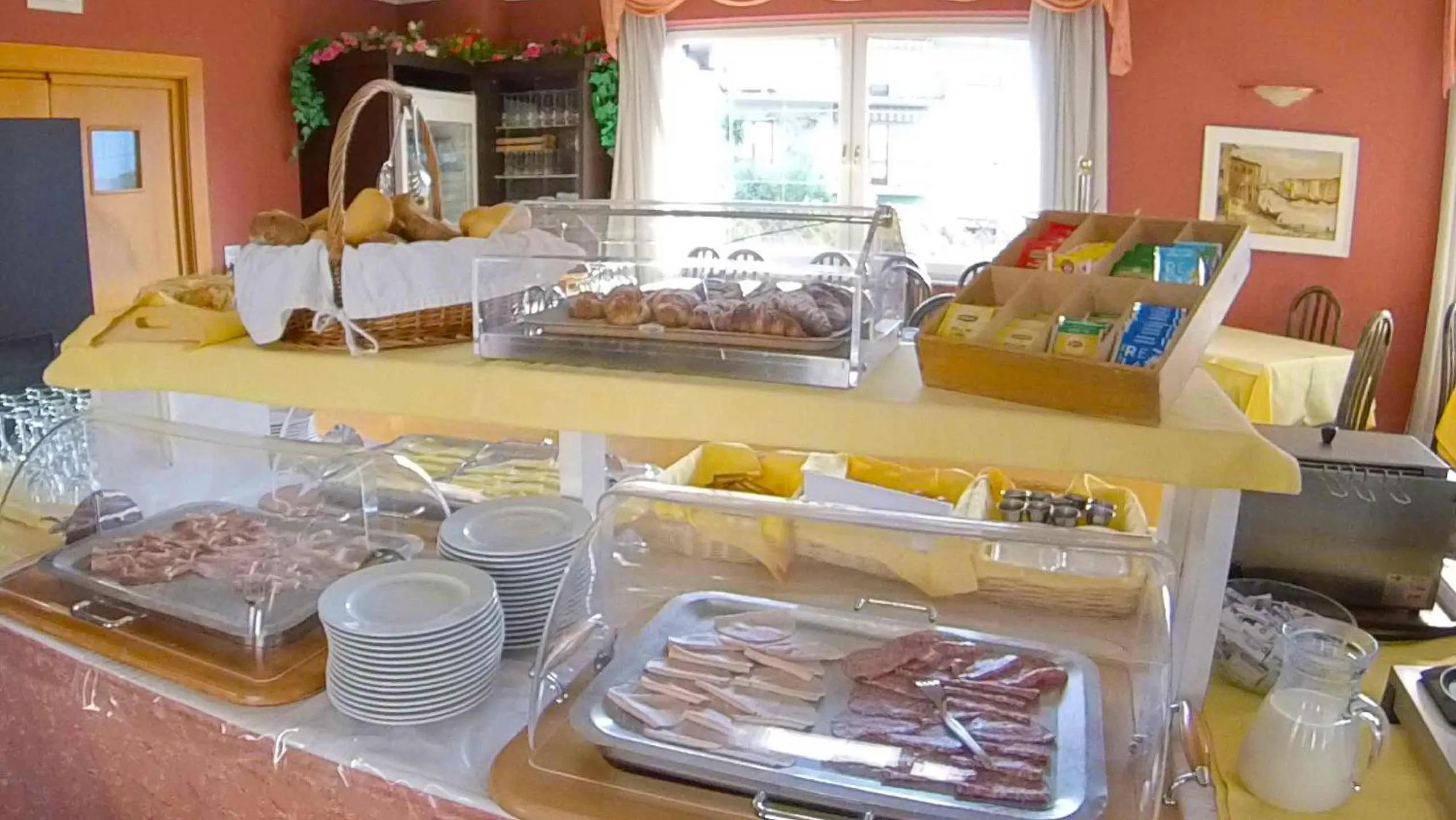 Breakfast in Hotel Varone Alberello