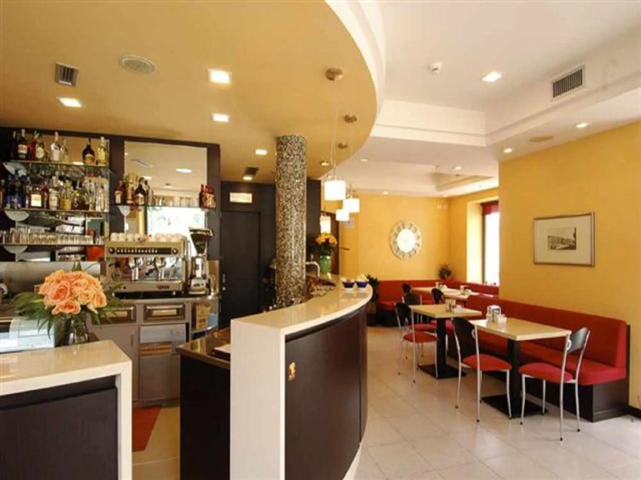 Lounge or bar in Hotel Varone Alberello