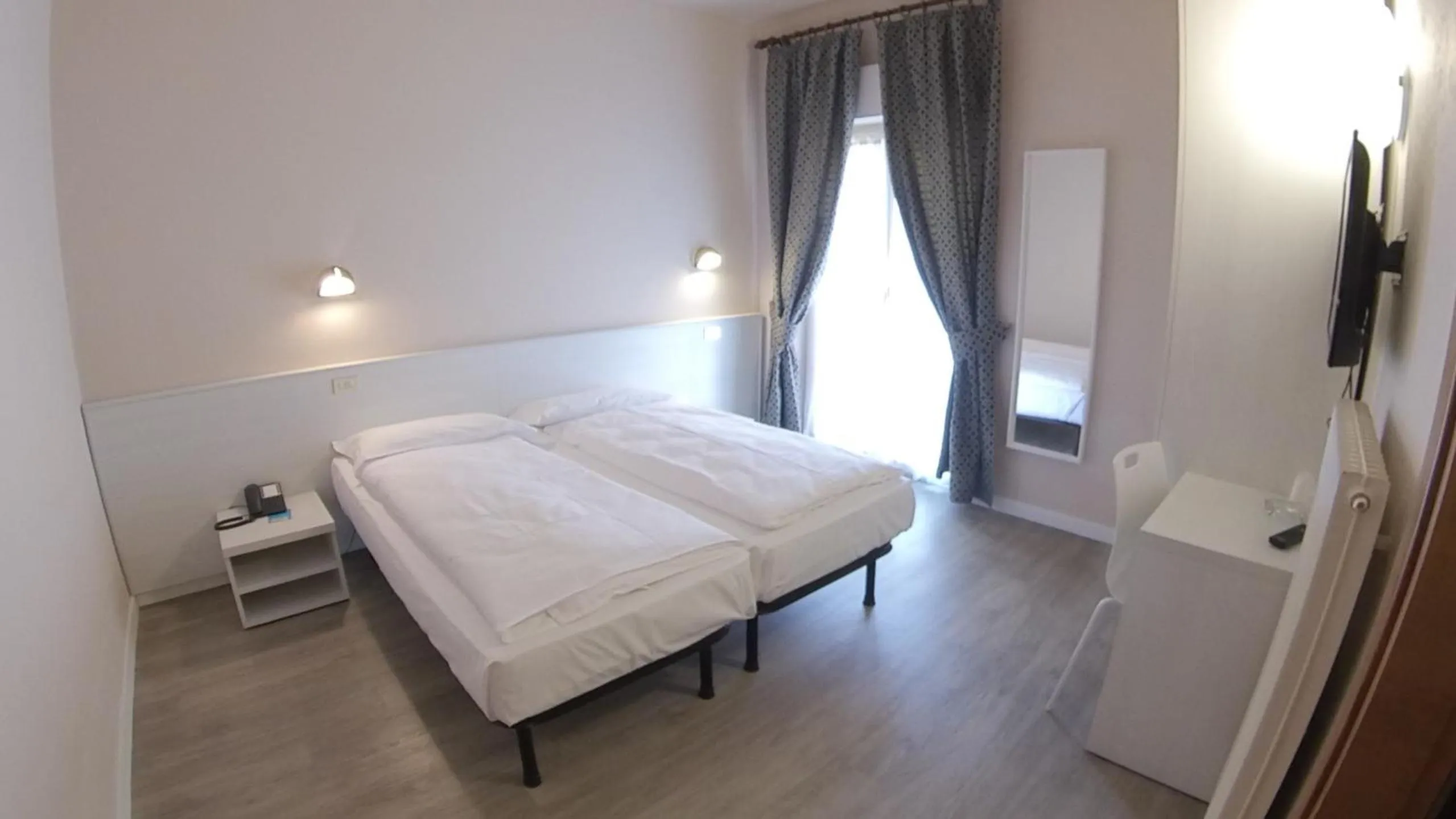 Photo of the whole room, Bed in Hotel Varone Alberello