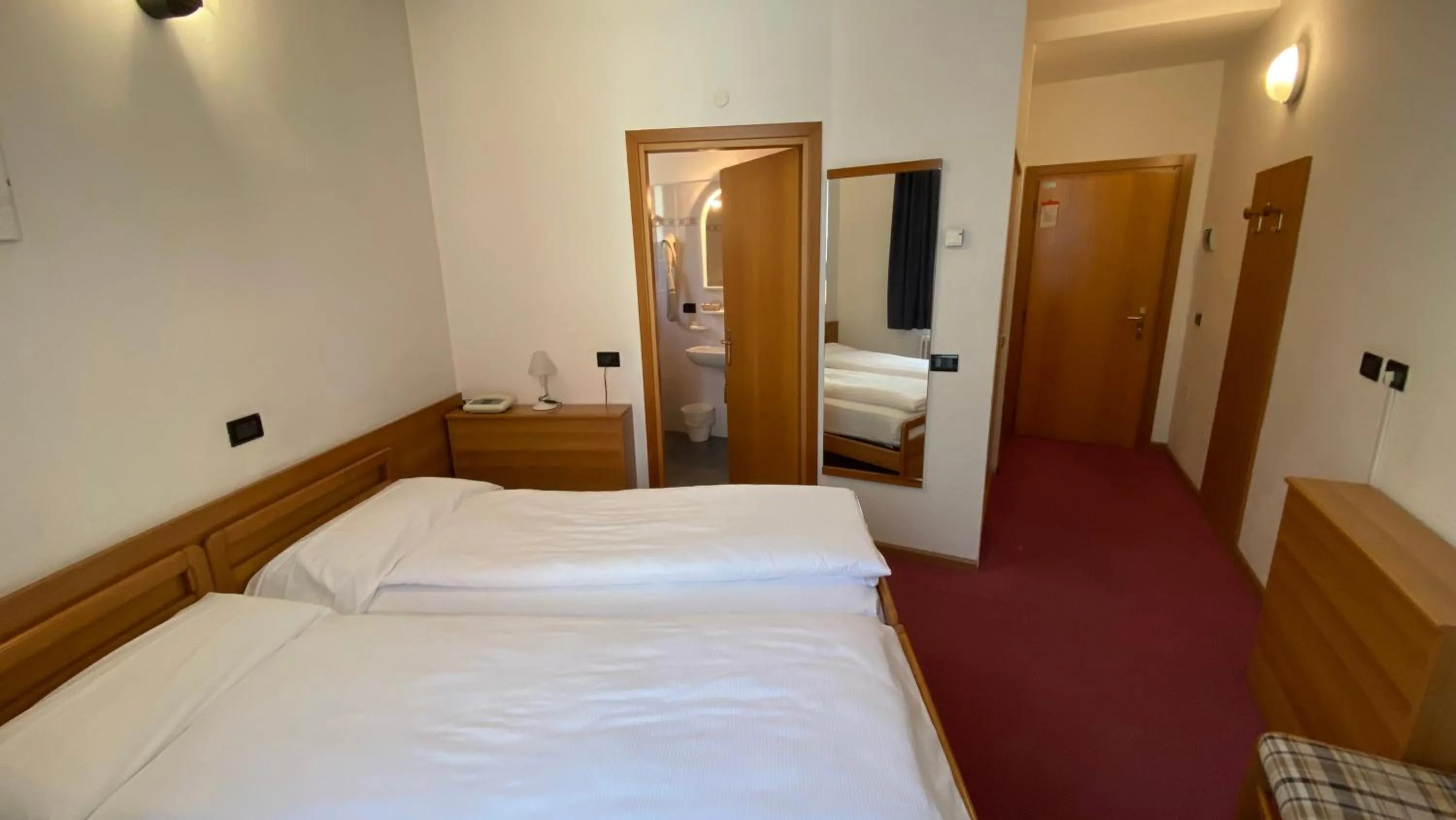 Bedroom, Bed in Hotel Varone Alberello