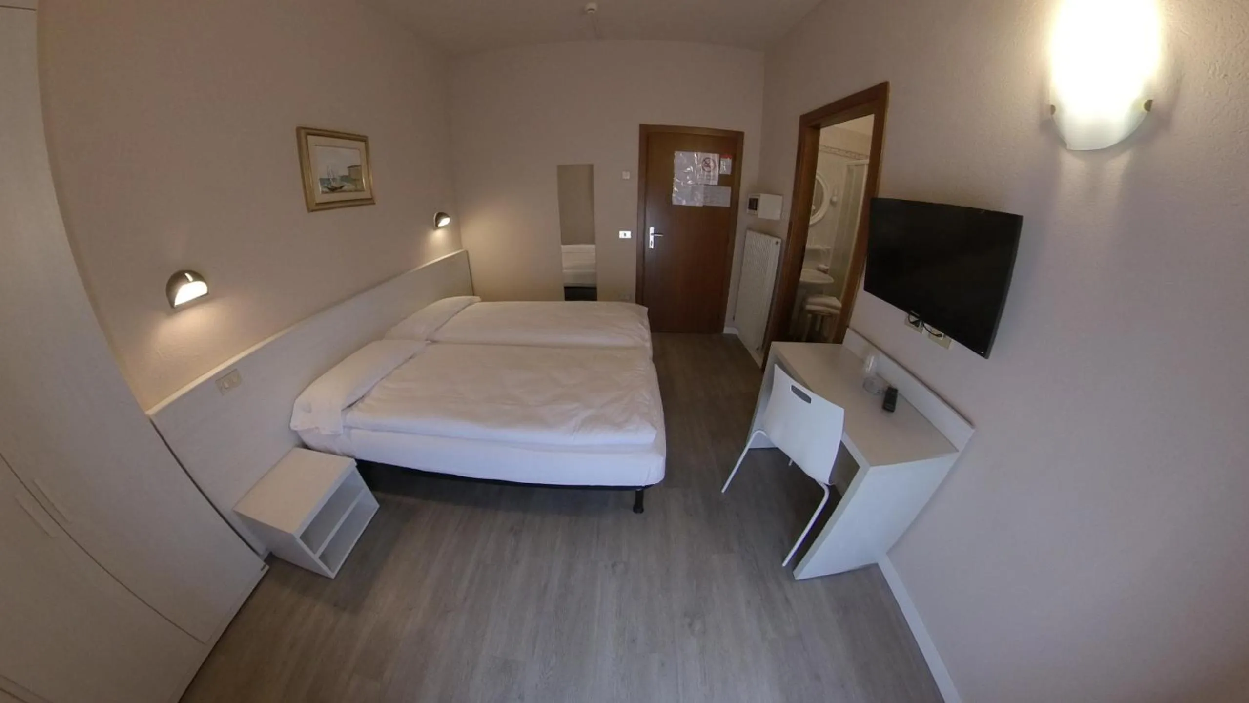 Photo of the whole room, Bed in Hotel Varone Alberello