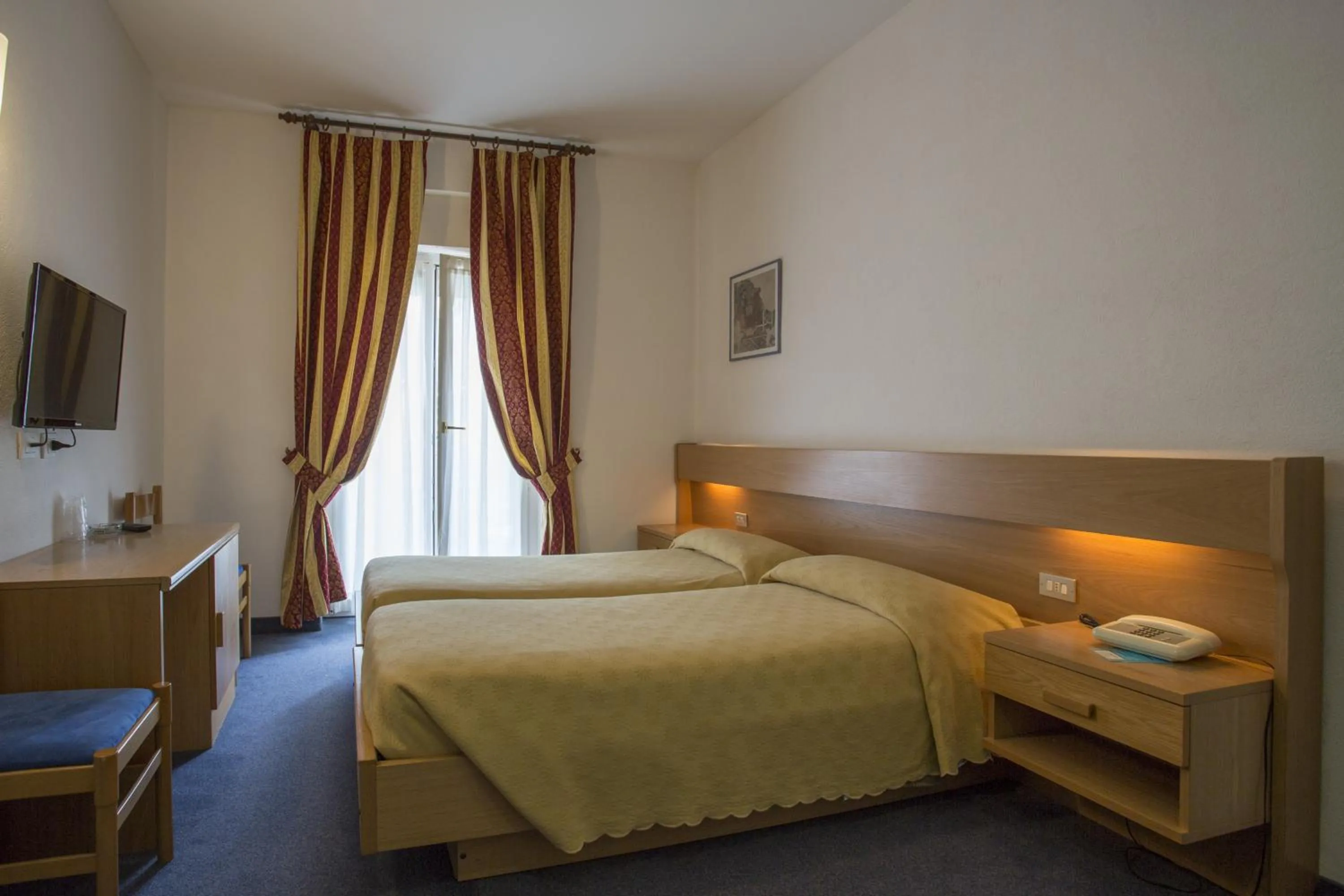 Photo of the whole room, Bed in Hotel Varone Alberello
