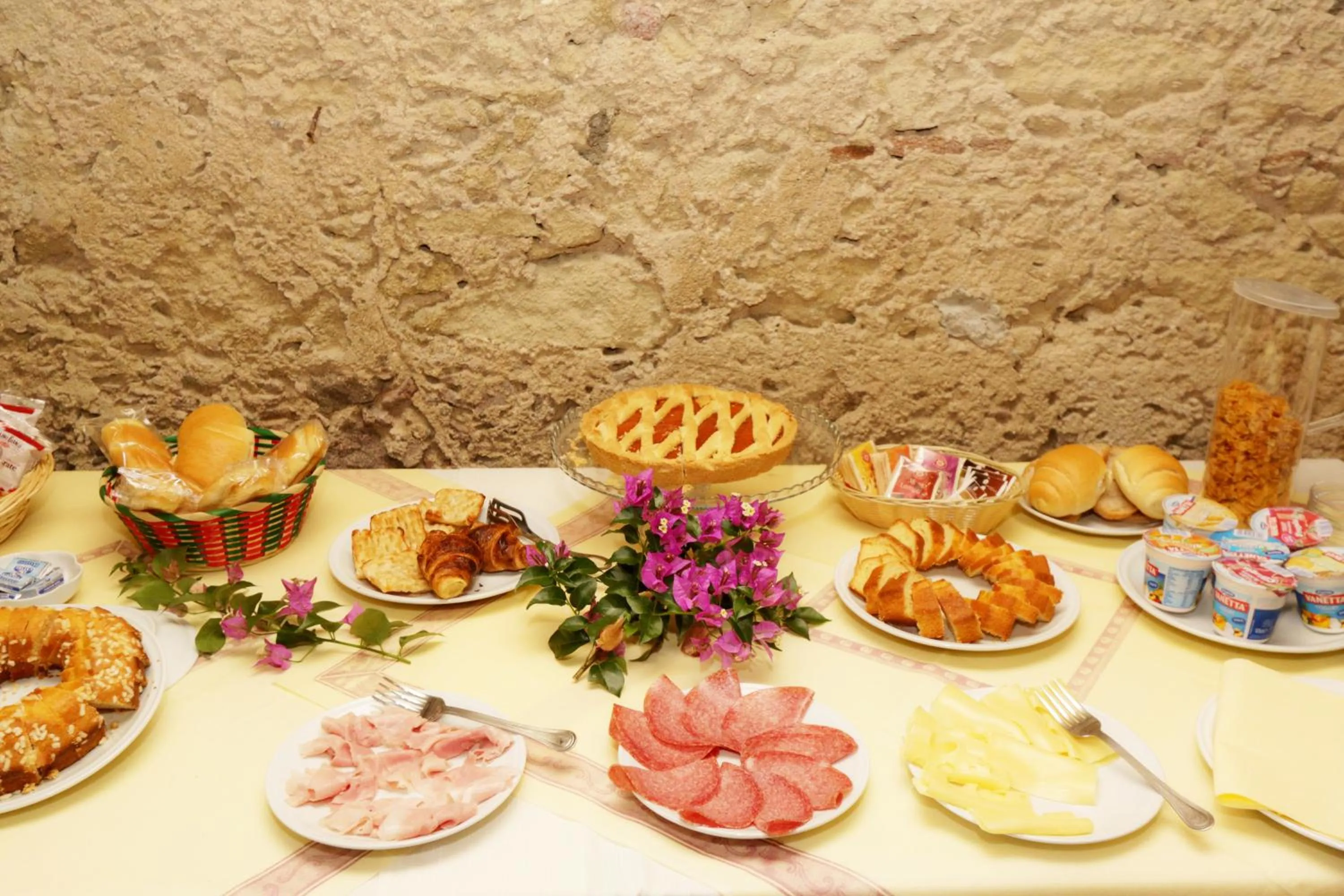 Continental breakfast in Residenza La Vigna