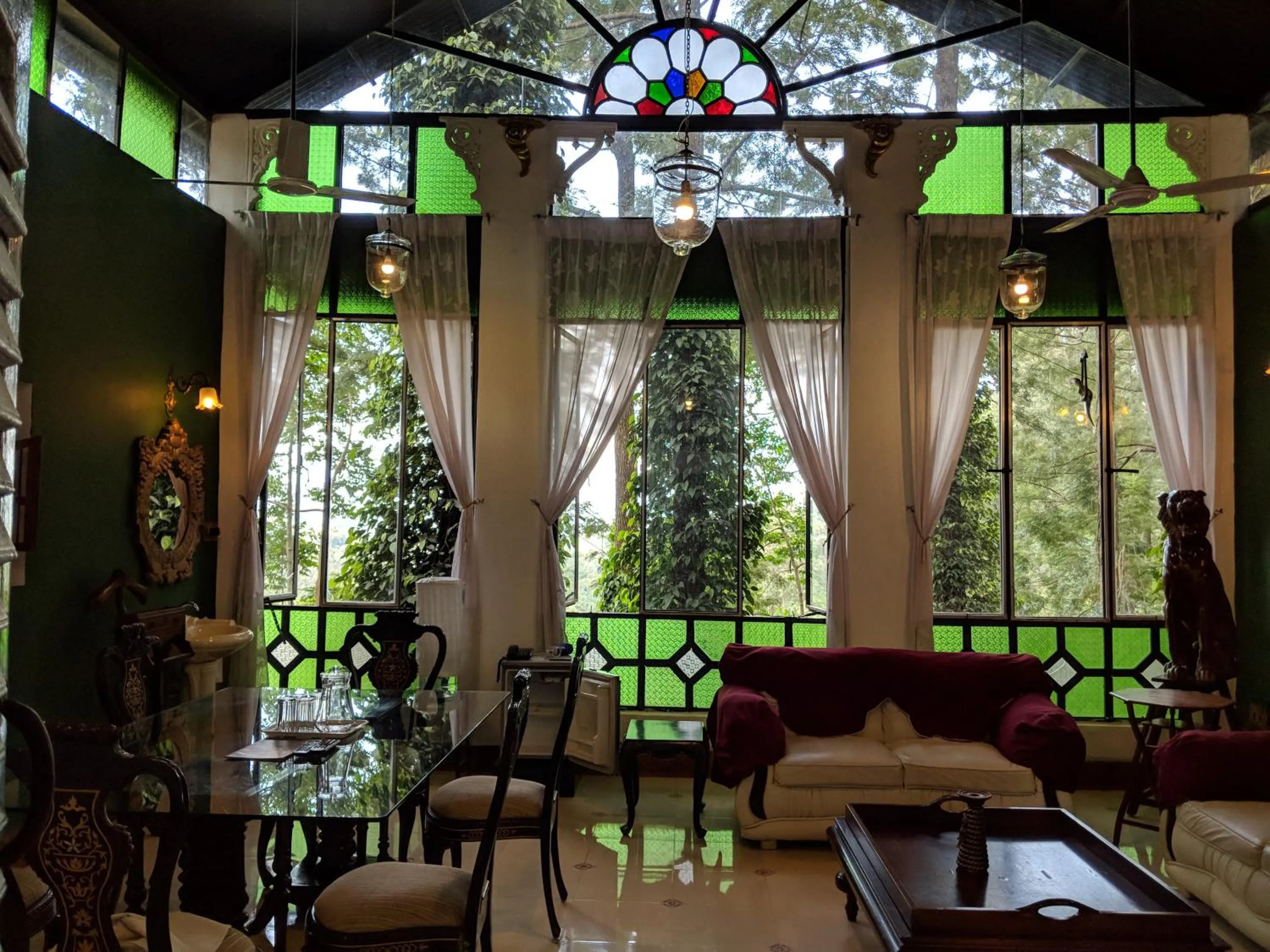 Living room in INDeco Lake Forest