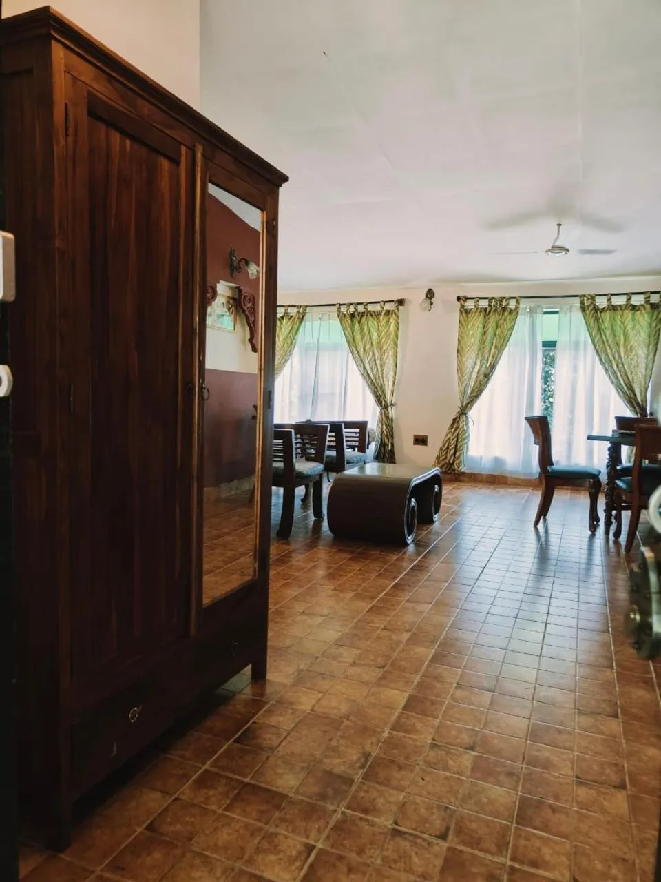 Living room in INDeco Lake Forest