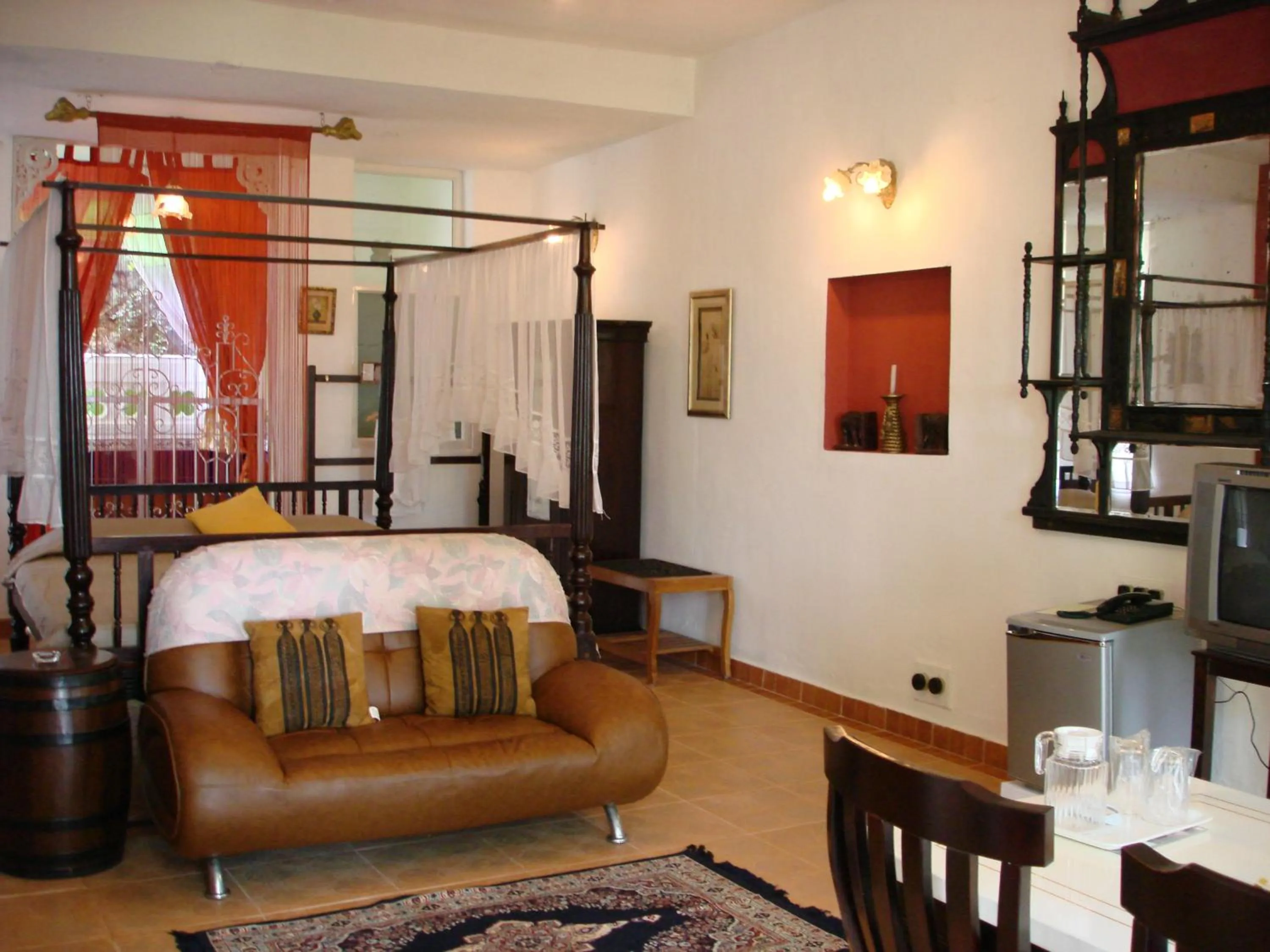 Bedroom, Bed in INDeco Lake Forest