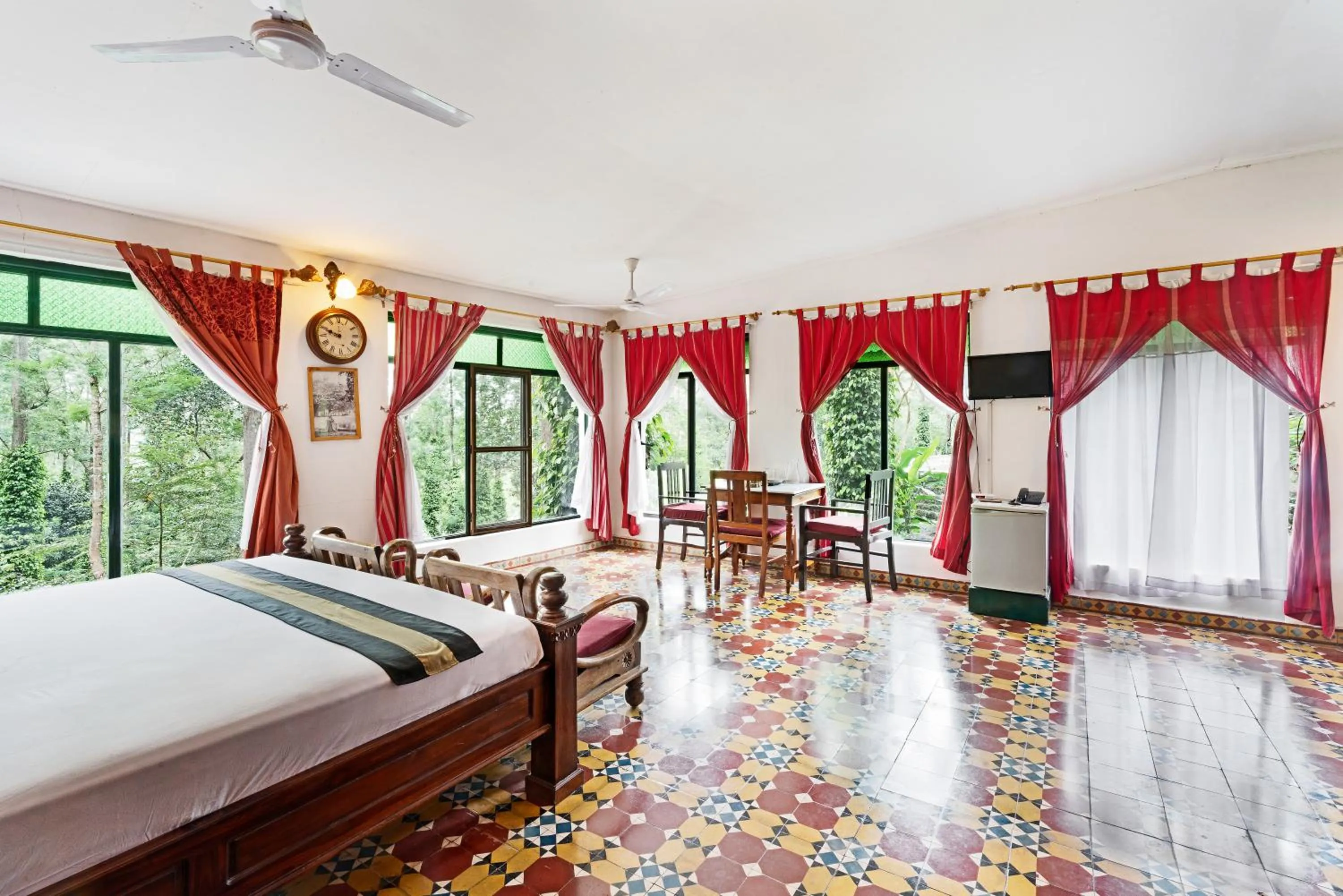 Bedroom, Bed in INDeco Lake Forest