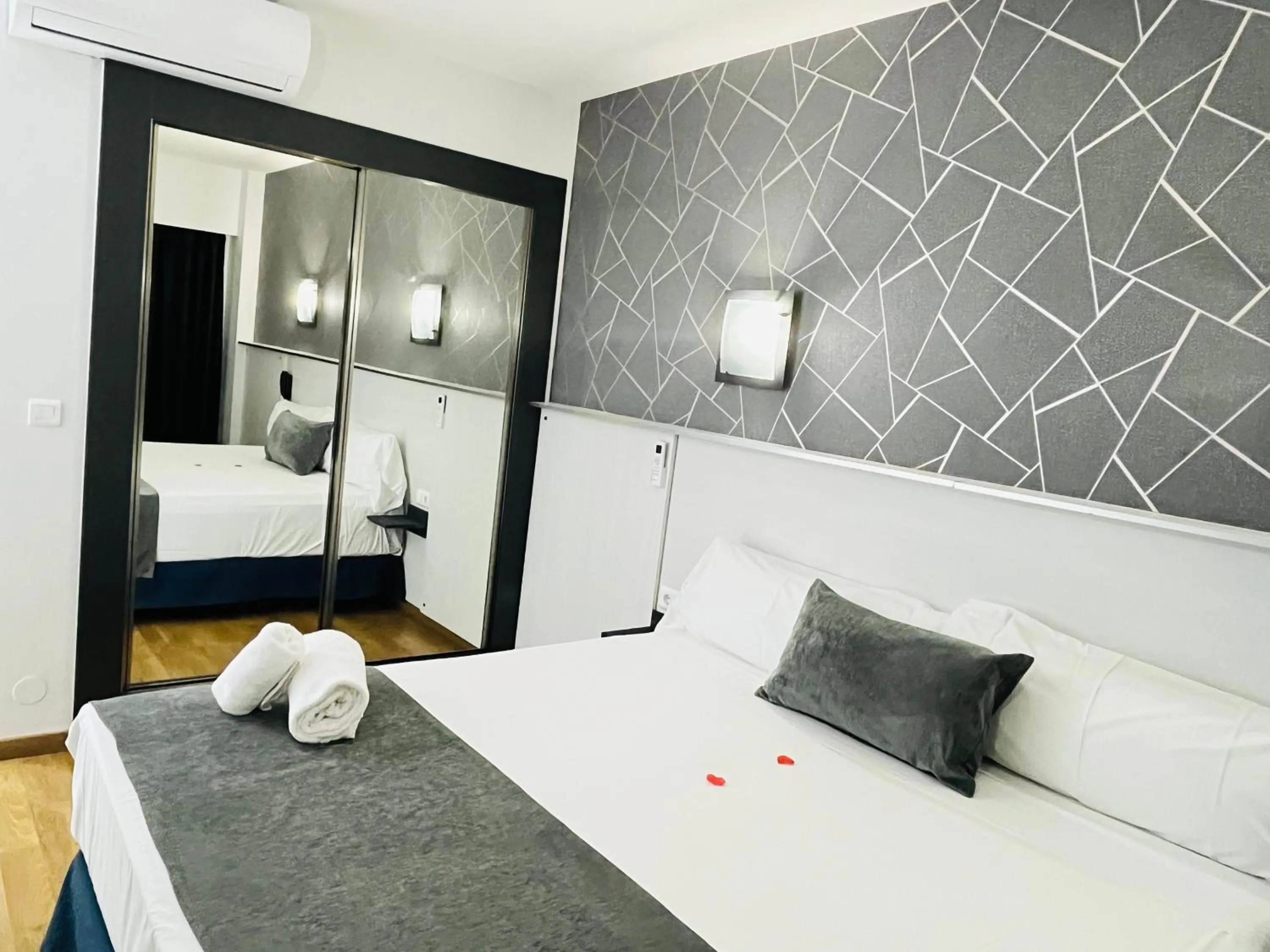 Photo of the whole room, Bed in Princesa Solar 4* - Adults Recommended